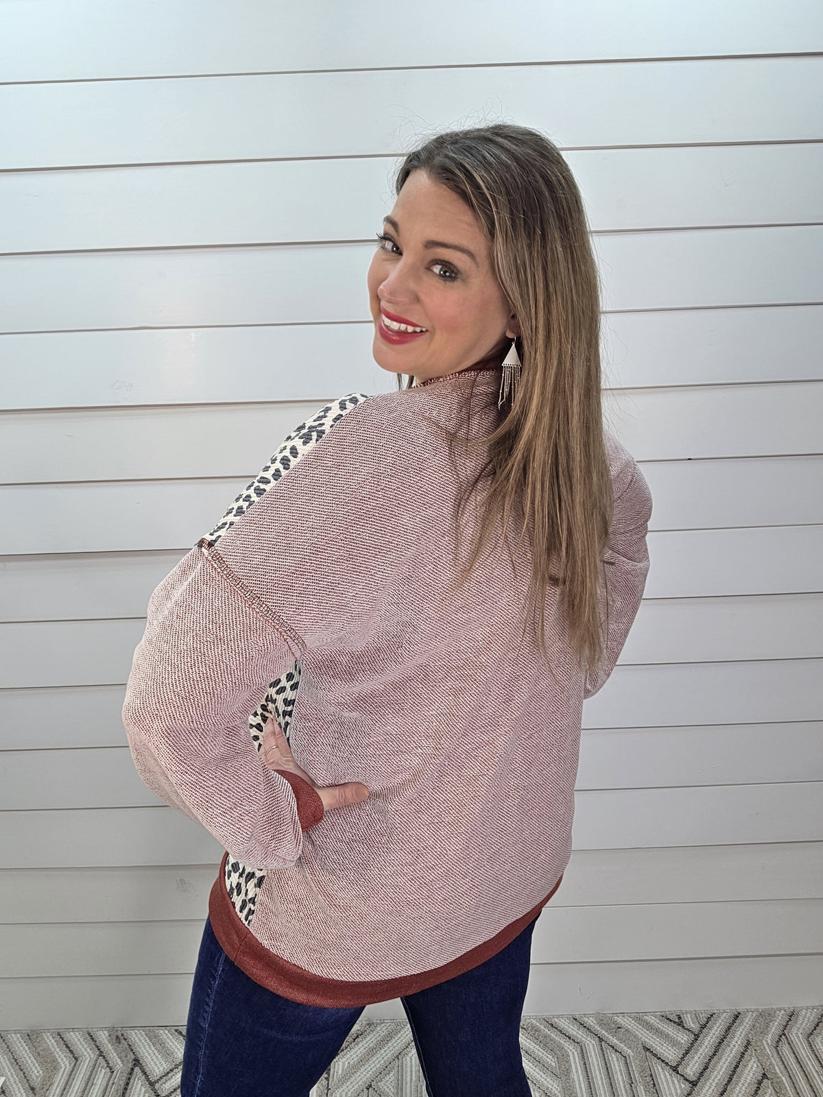 BURGUNDY LEOPARD CONTRAST KNIT TOP W SIDE POCKETS