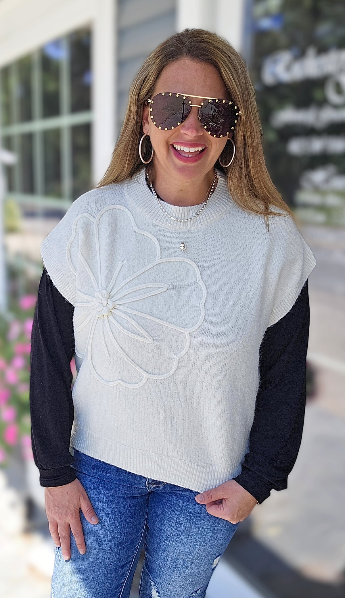WHITE 3D LARGE FLORAL KNIT SWEATER VEST