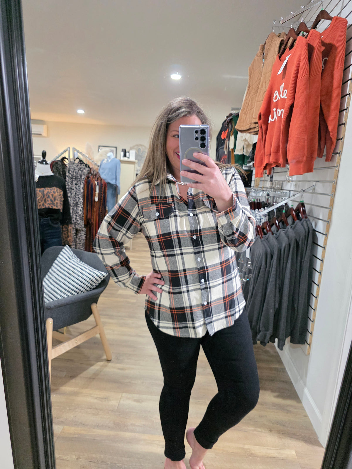 BLACK/ORANGE PLAID FLANNEL BUTTON DOWN