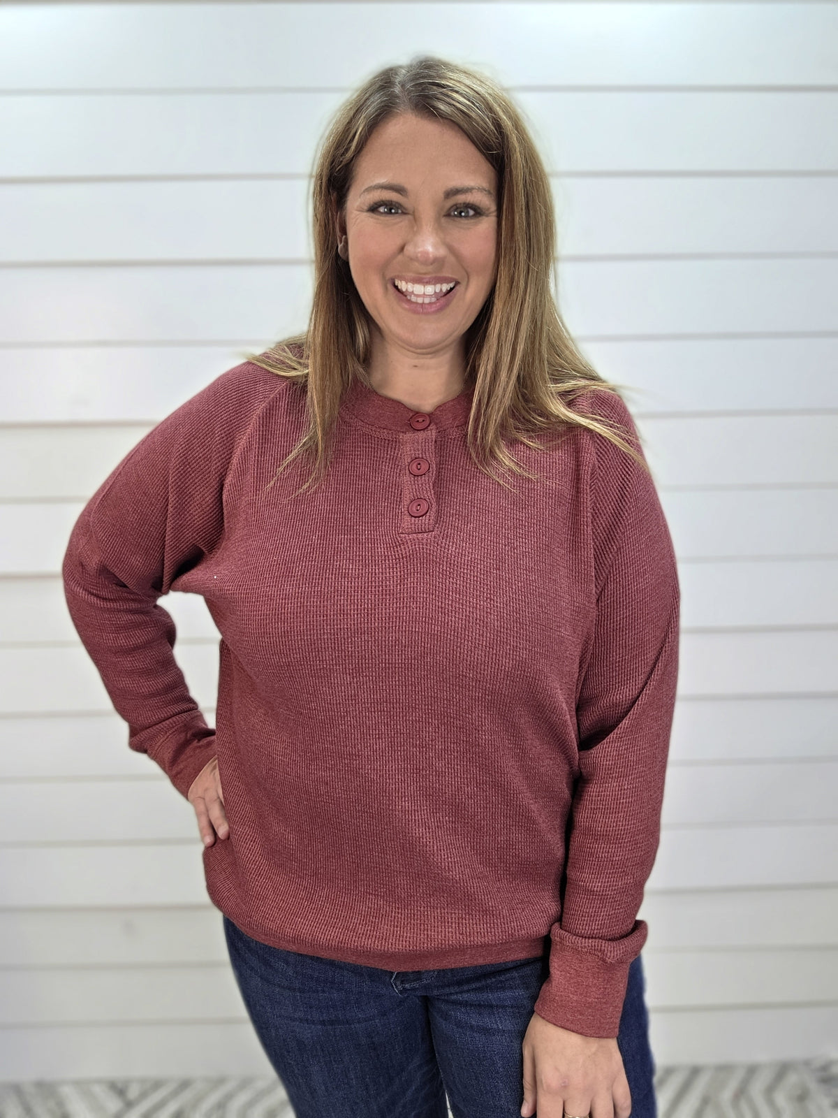 WINE WAFFLE TEXTURED BUTTON HENLEY KNIT TOP