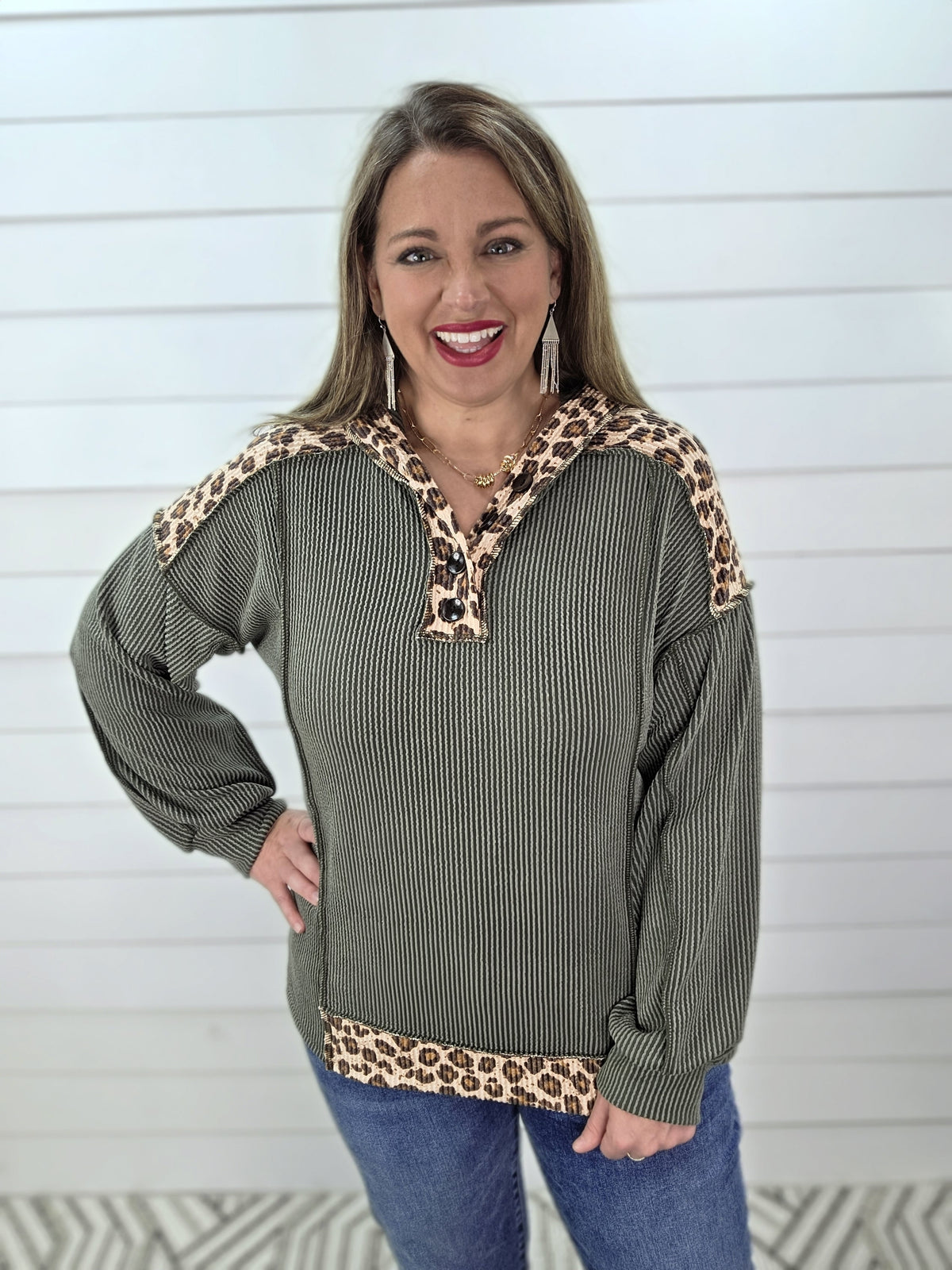 OLIVE RAISED RIBBED/ ANIMAL TRIM HOODED BUTTON TOP