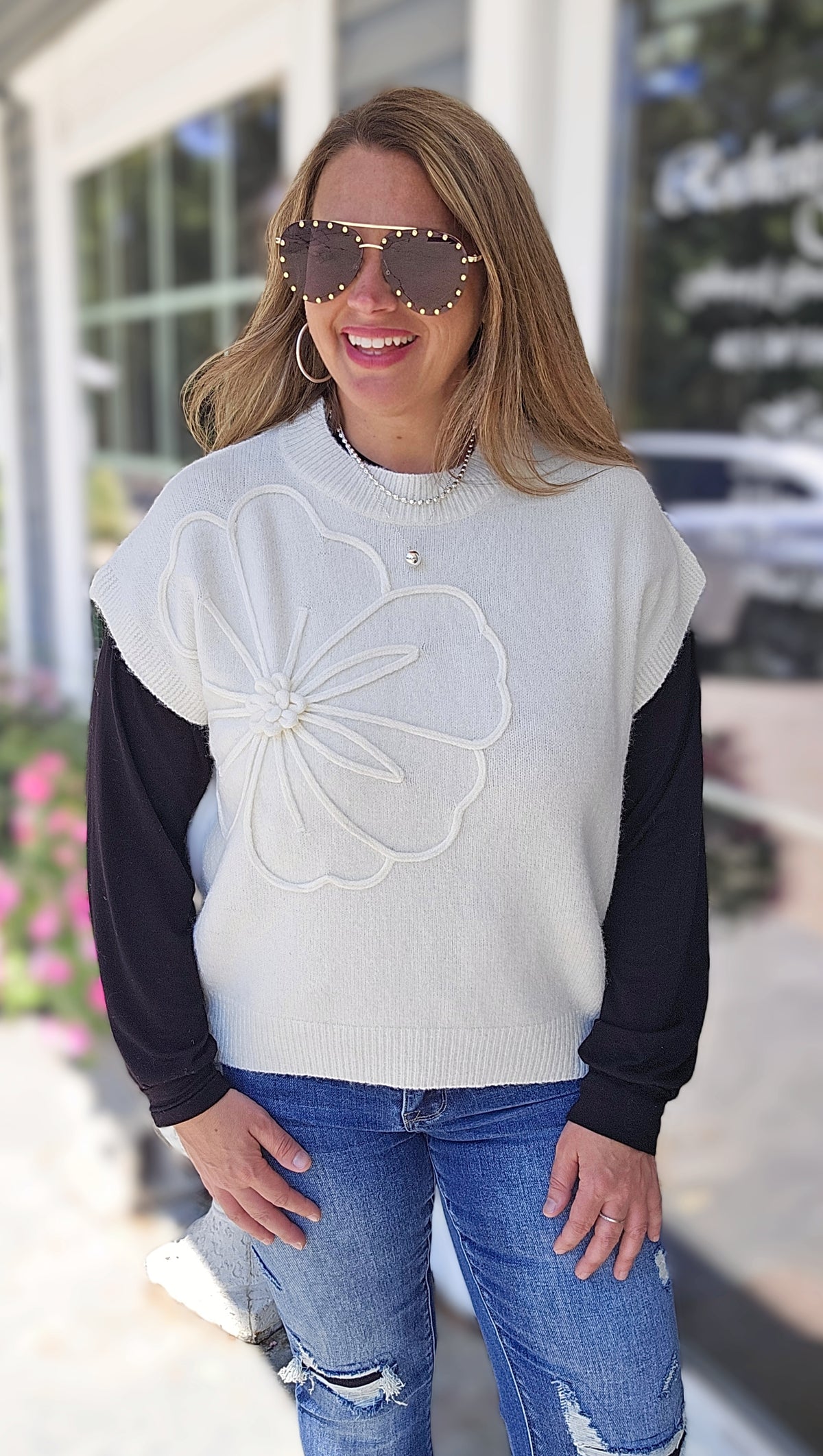 WHITE 3D LARGE FLORAL KNIT SWEATER VEST