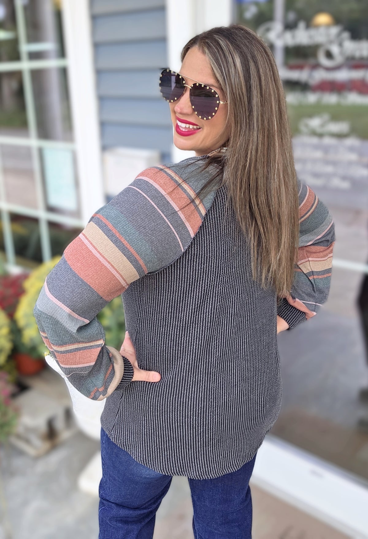 CHARCOAL RAISED RIBBED/STRIPED SLEEVE CONTRAST KNIT TOP