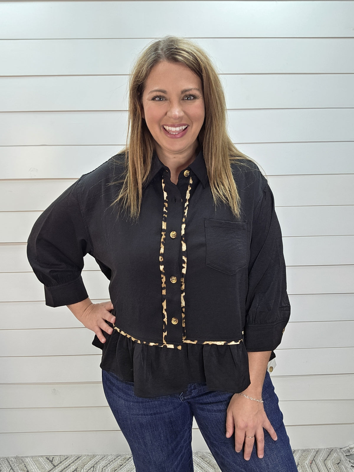 BLACK Collar-Neckline And Button-Down 3/4 Puff Sleeve And A Ruffled Hem Relaxed Fit