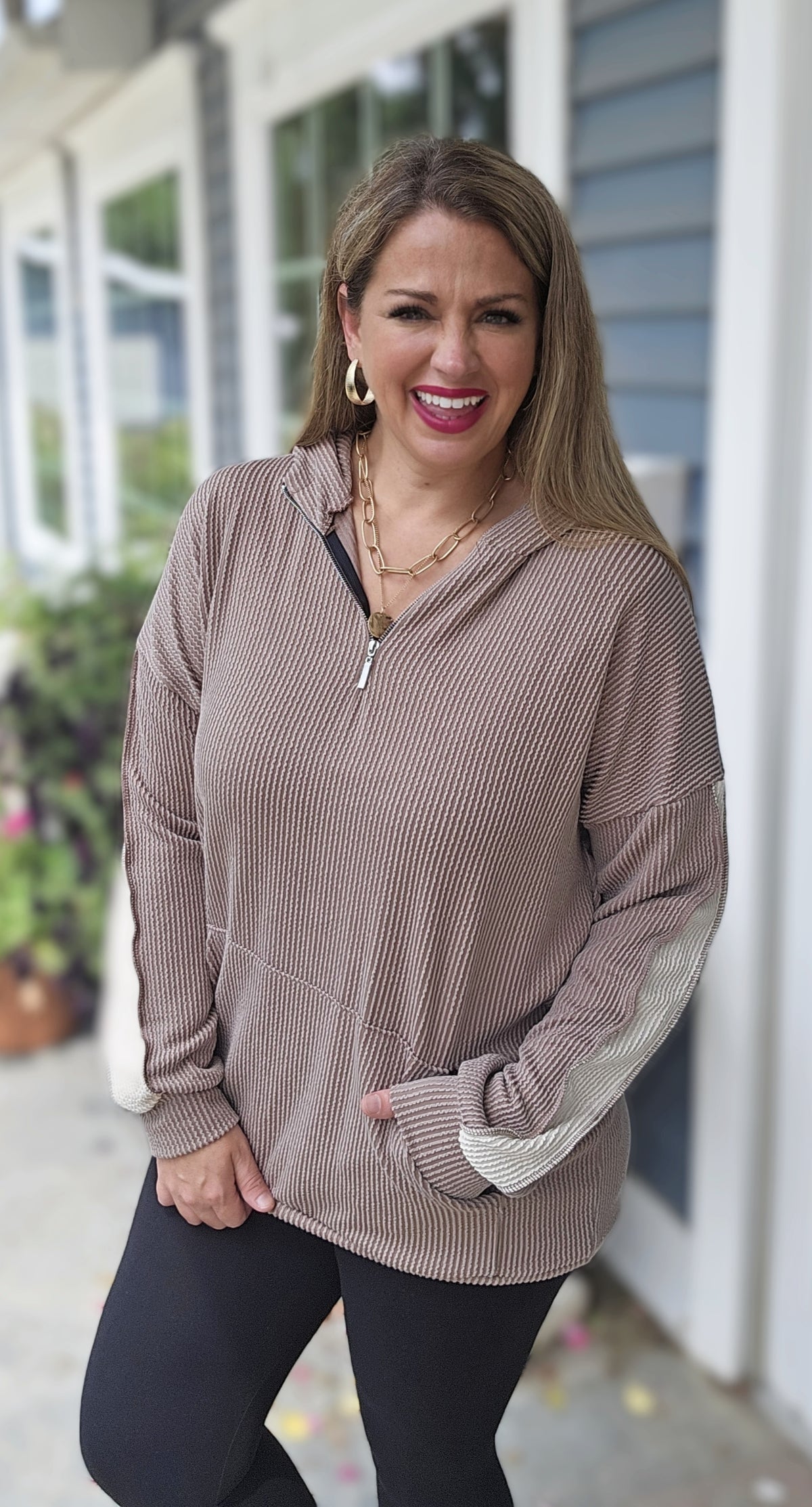 COCO RAISED RIBBED QUARTER ZIP HOODIE W/ COLORBLOCK SLEEVE