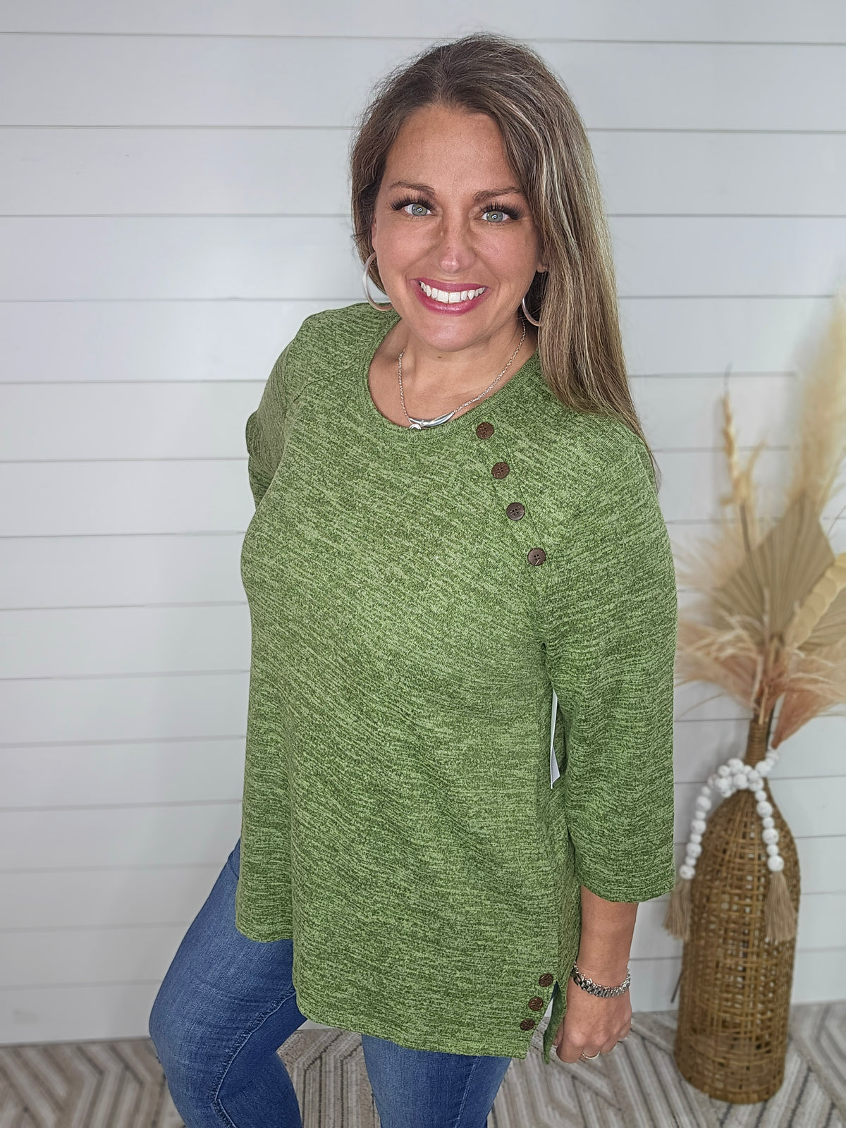 HEATHER GREEN 3/4 SLEEVE KNIT TOP W/ BUTTON DETAIL