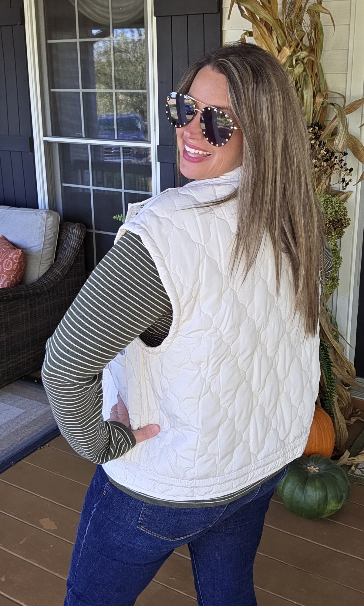 CHAMPAGNE QUILTED SNAP DOWN TIE POCKET VEST