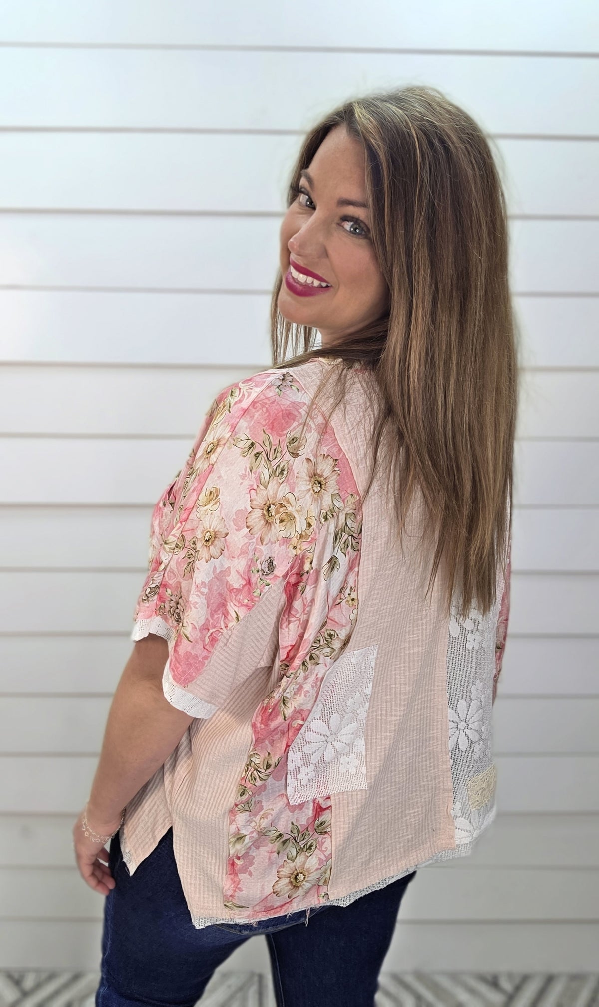 POL LIGHT PINK FLORAL/LACE PATHWORK TOP