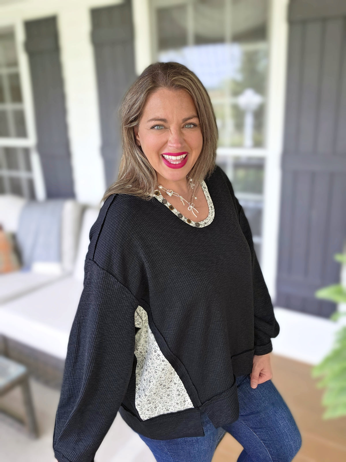 POL BLACK/FORAL CONTRAST OVERSIZED TOP W/ U SCOOP NECK AND BUTTON TRIM