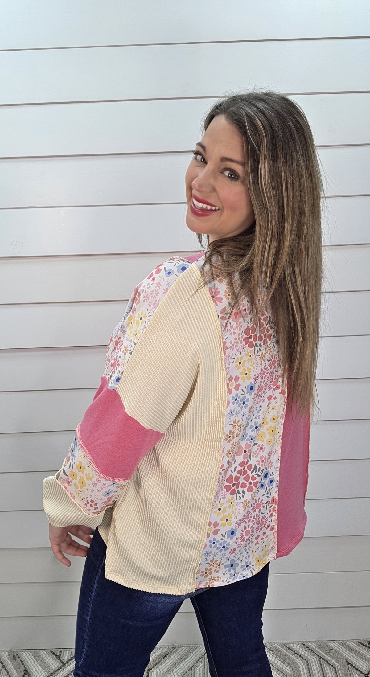 OATMEAL/PINK FLORAL COLORBLOCK BUTTON TRIM TOP