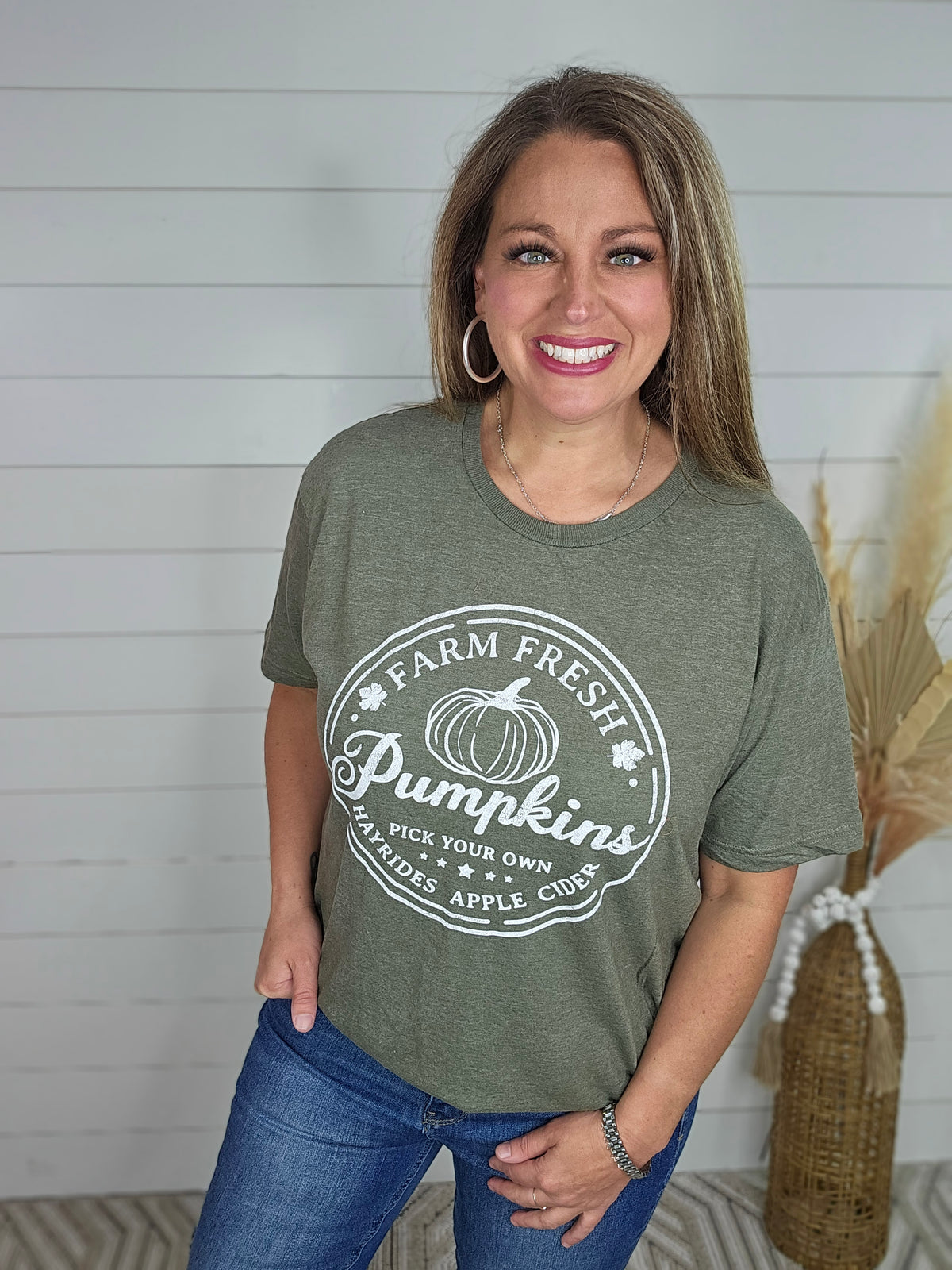 OLIVE FARM FRESH PUMPKIN GRAPHIC TEE