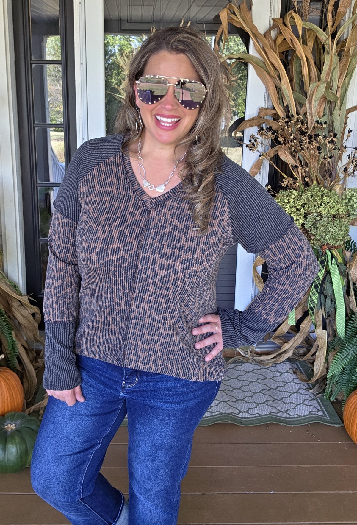 CHARCOAL/BROWN RASIED RIBBED ANIMAL PRINT TOP W/ CENTER SEAM