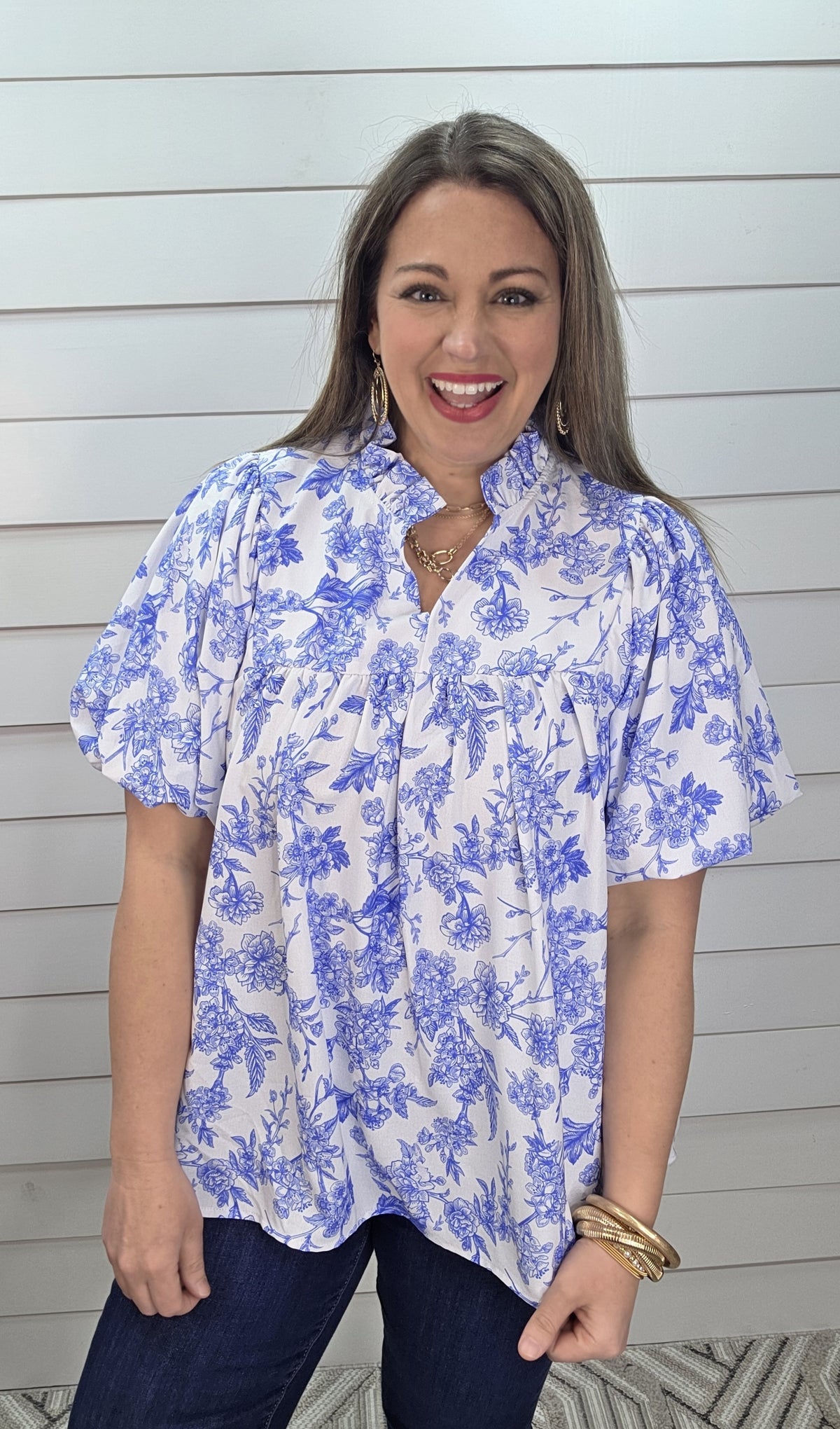 WHITE/BLUE FLORAL WOVEN TOP W/ BUBBLE SLEEVE & FRILL COLLAR