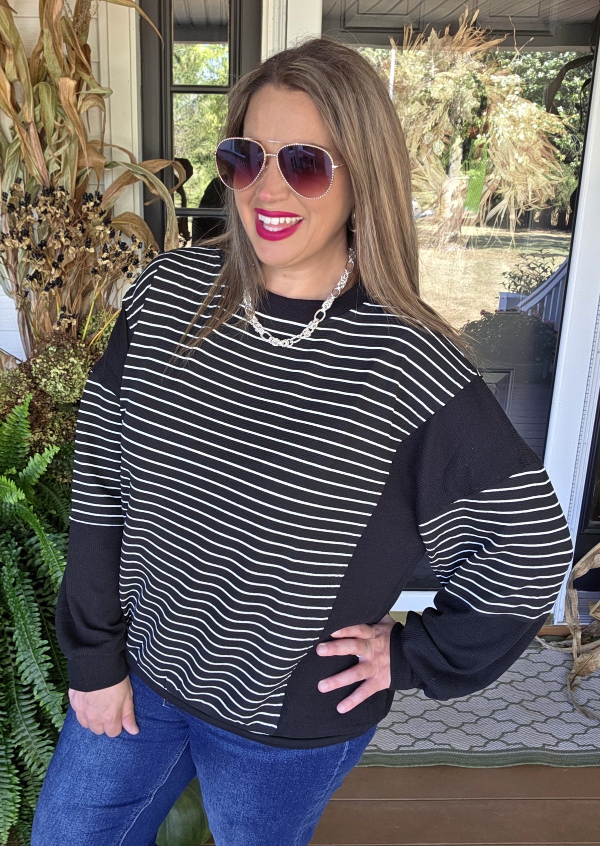 BLACK/WHITE STRIPED CONTRAST KNIT TOP