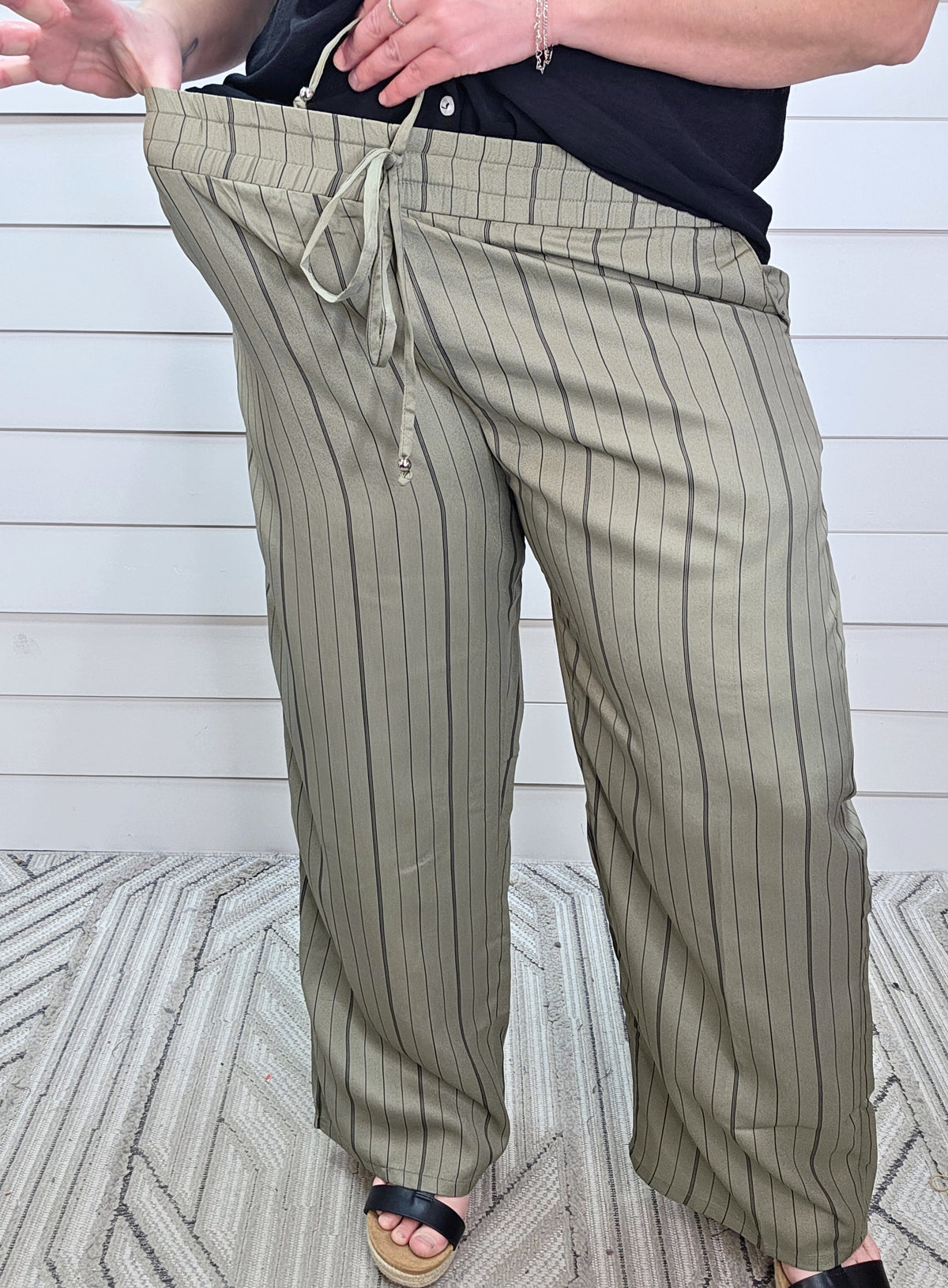 OLIVE PINSTRIPED ELASTIC WAIST PANT