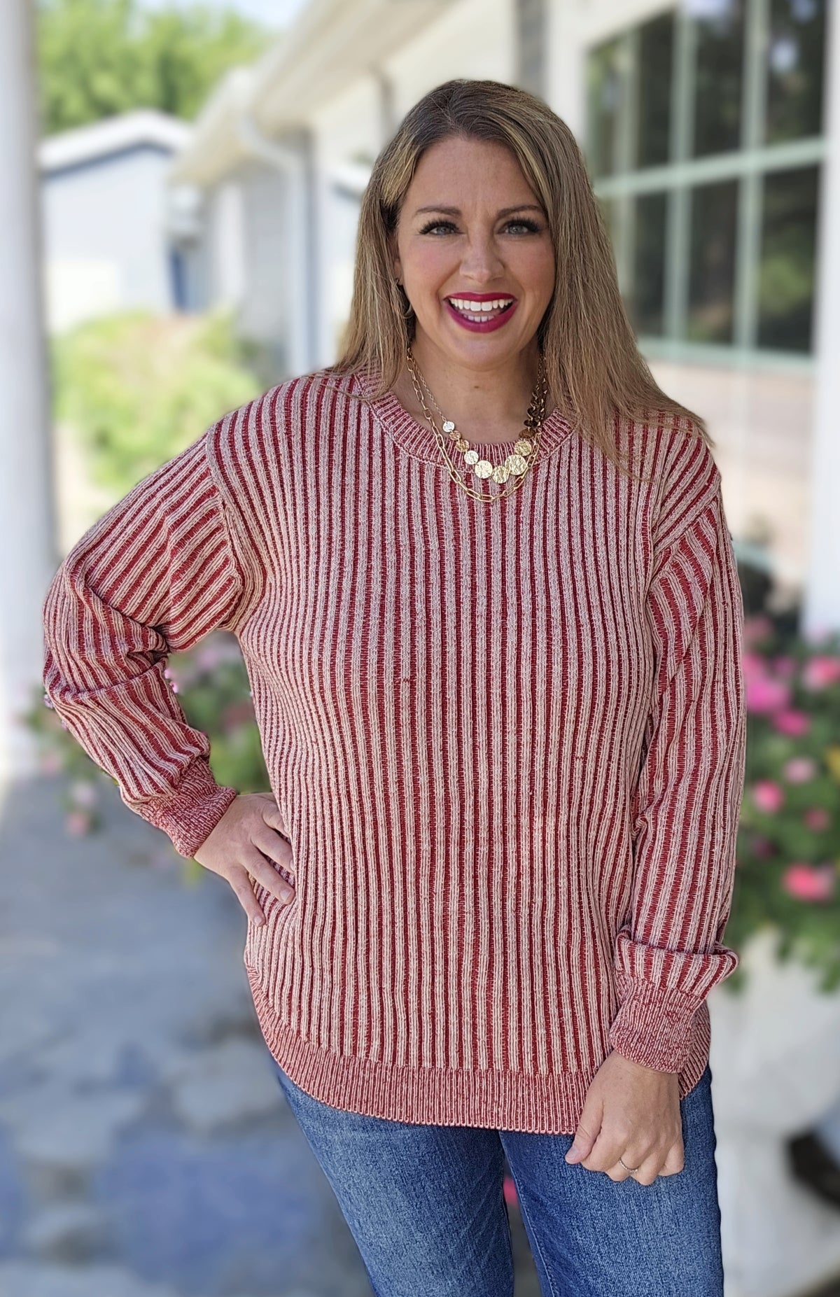 RED TWO TONE CURVED HEM SWEATER