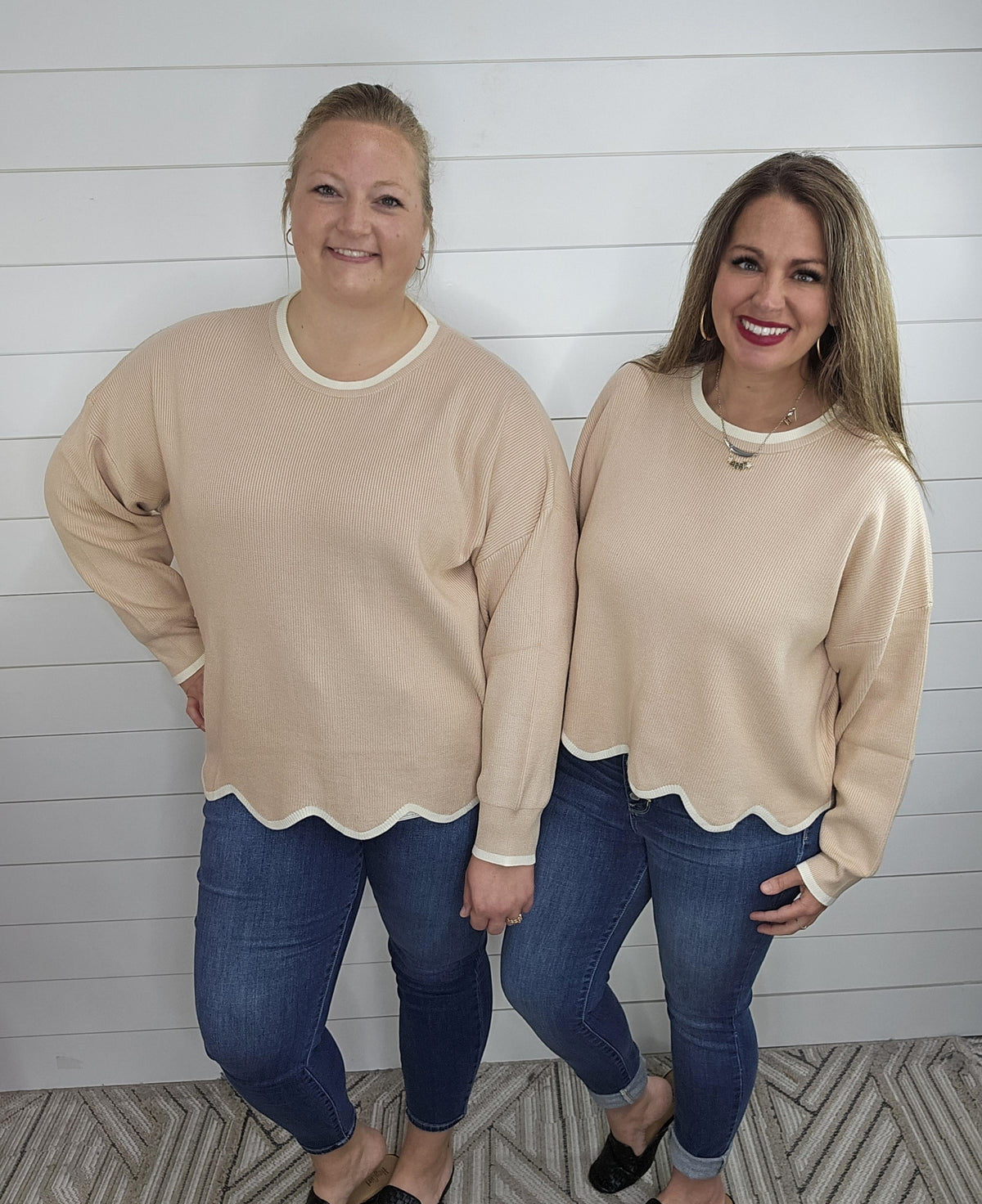 TAUPE/CREAM SCALLOPED HEM SWEATER