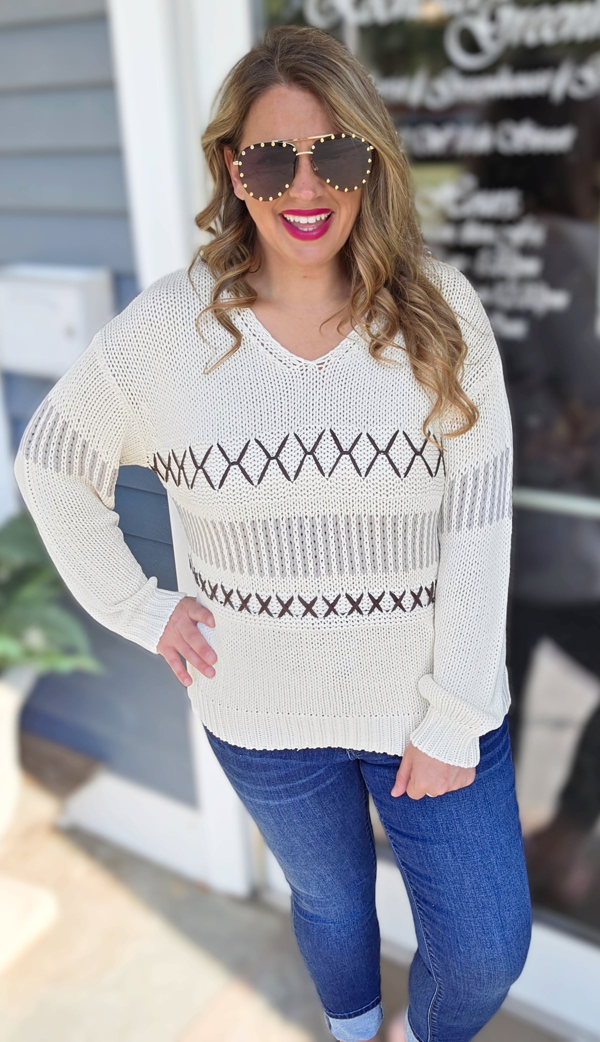 CREAM STITCHACCENT V NECK SWEATER