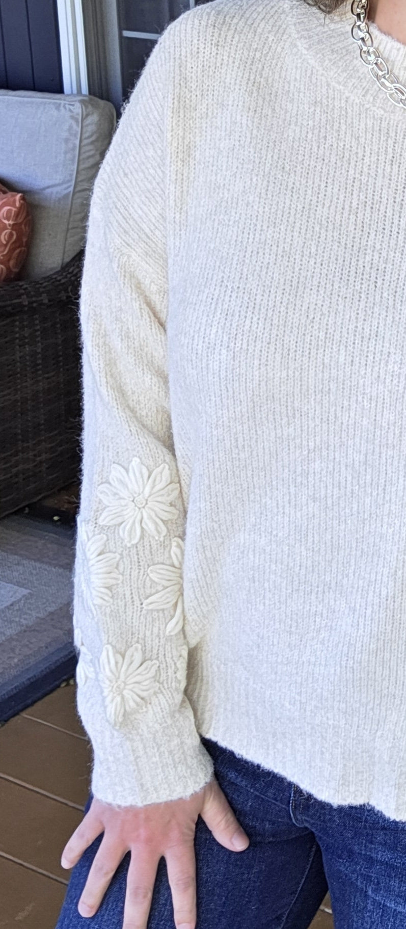 CREAM EMBROIDER FLORAL KNIT SWEATER