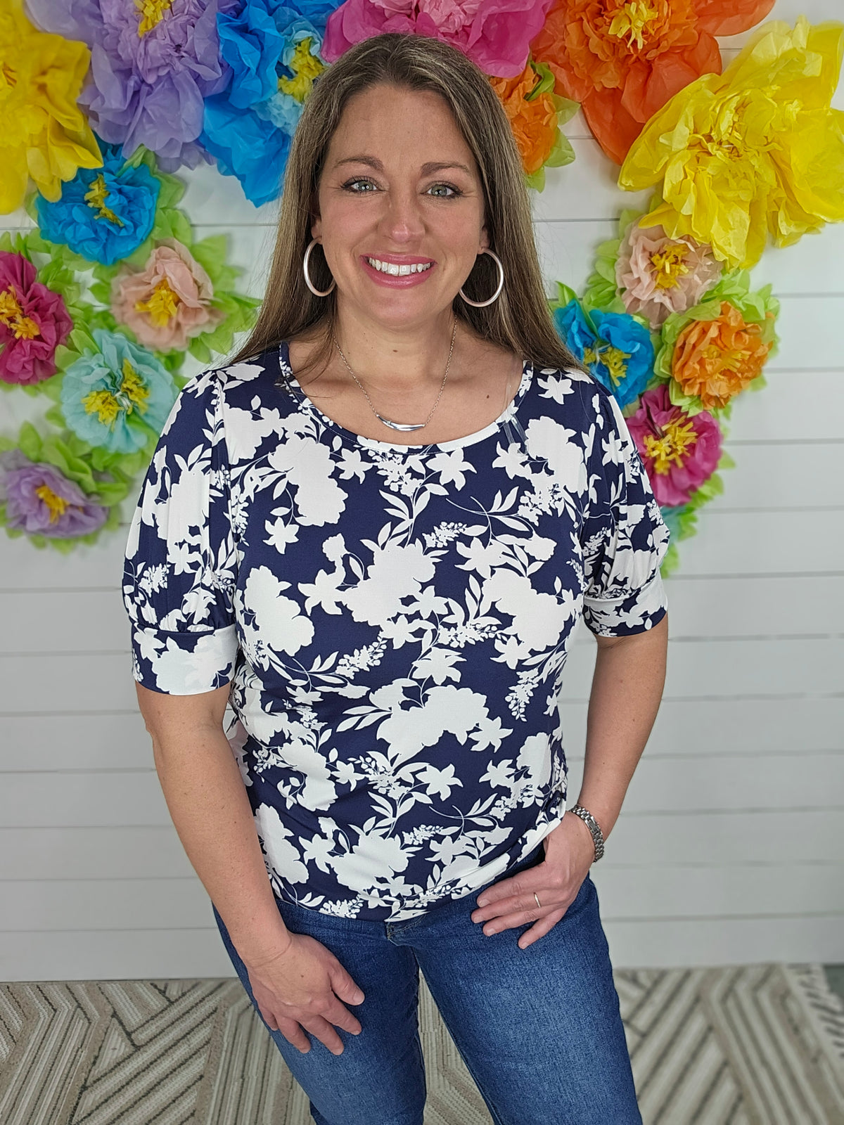 NAVY/WHITE FLORAL SHORT SLEEVE TOP
