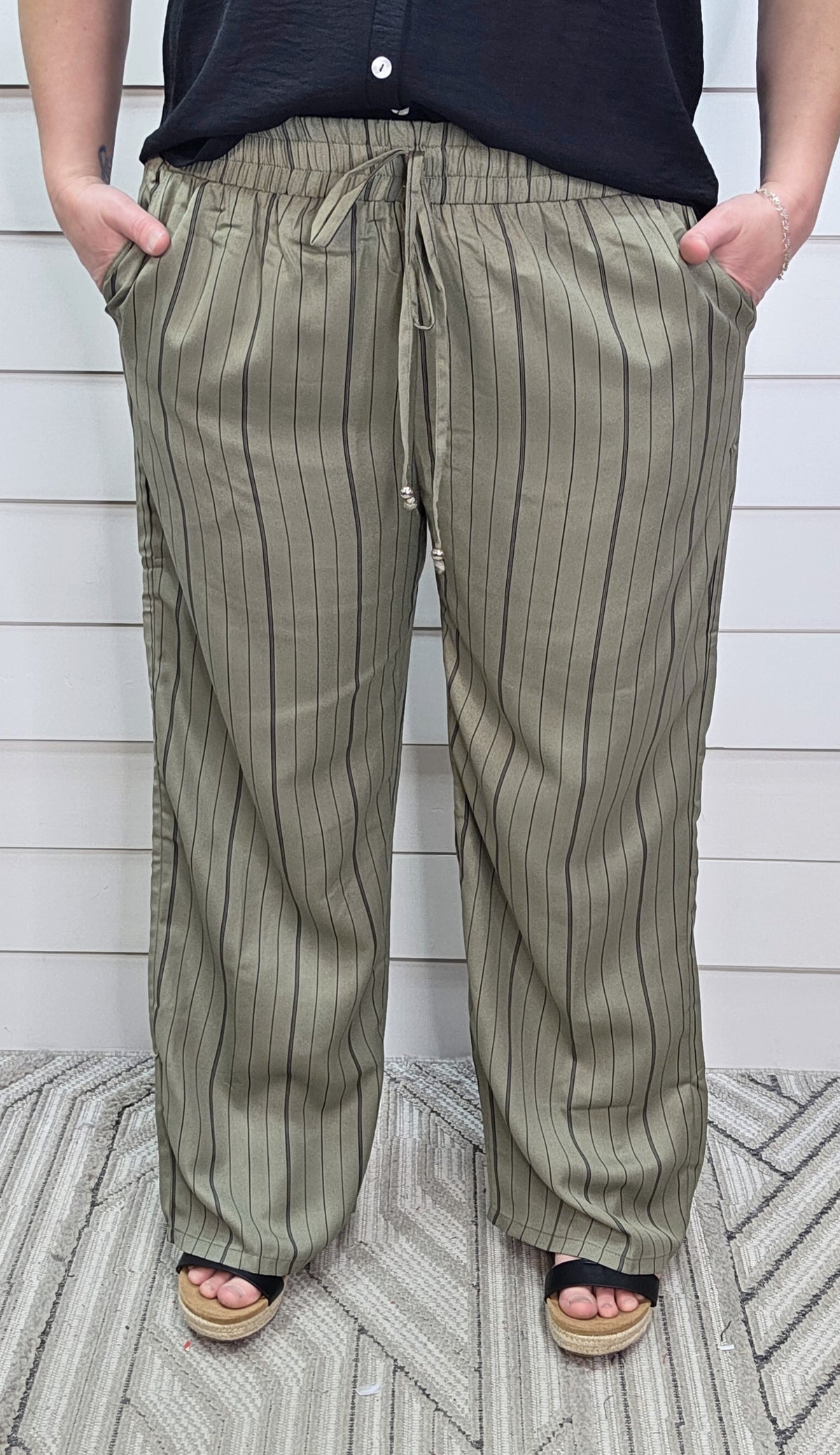 OLIVE PINSTRIPED ELASTIC WAIST PANT