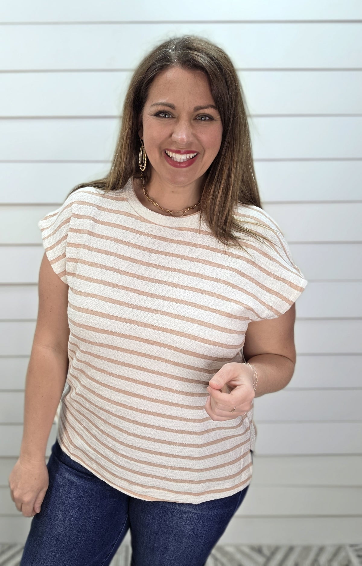 CREAM/TAN STRIPED TEXTURED CAP SLEEVE KNIT TOP