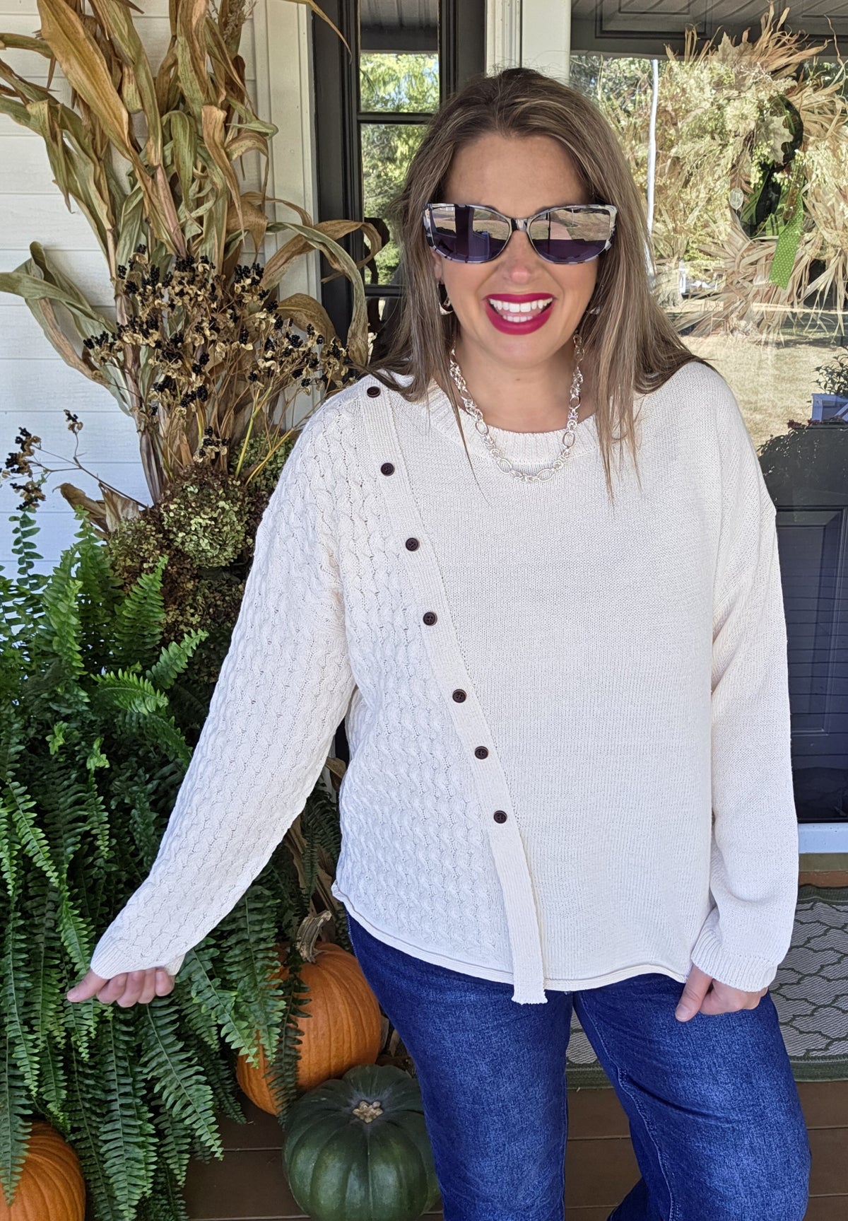 IVORY BUTTON CONTRAST KNIT SWEATER