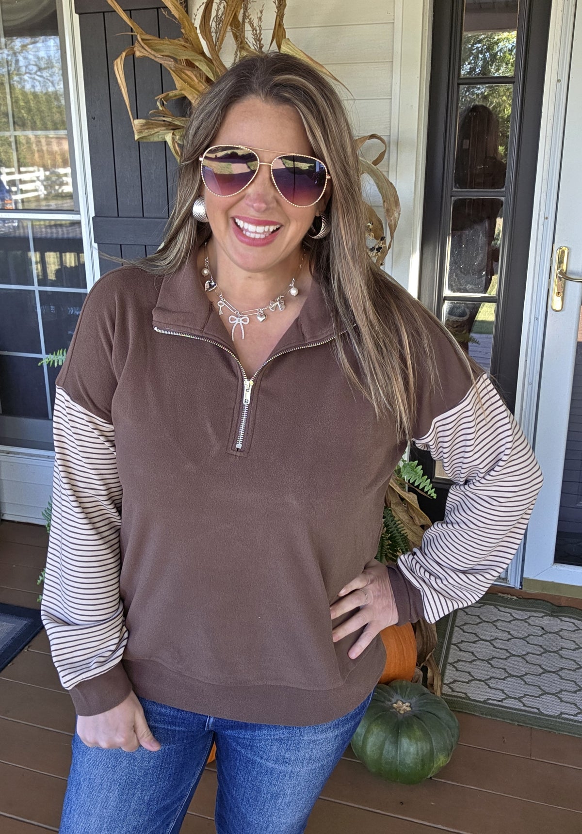 BROWN/STRIPED SLEEVE QUARTER ZIP KNIT PULLOVER