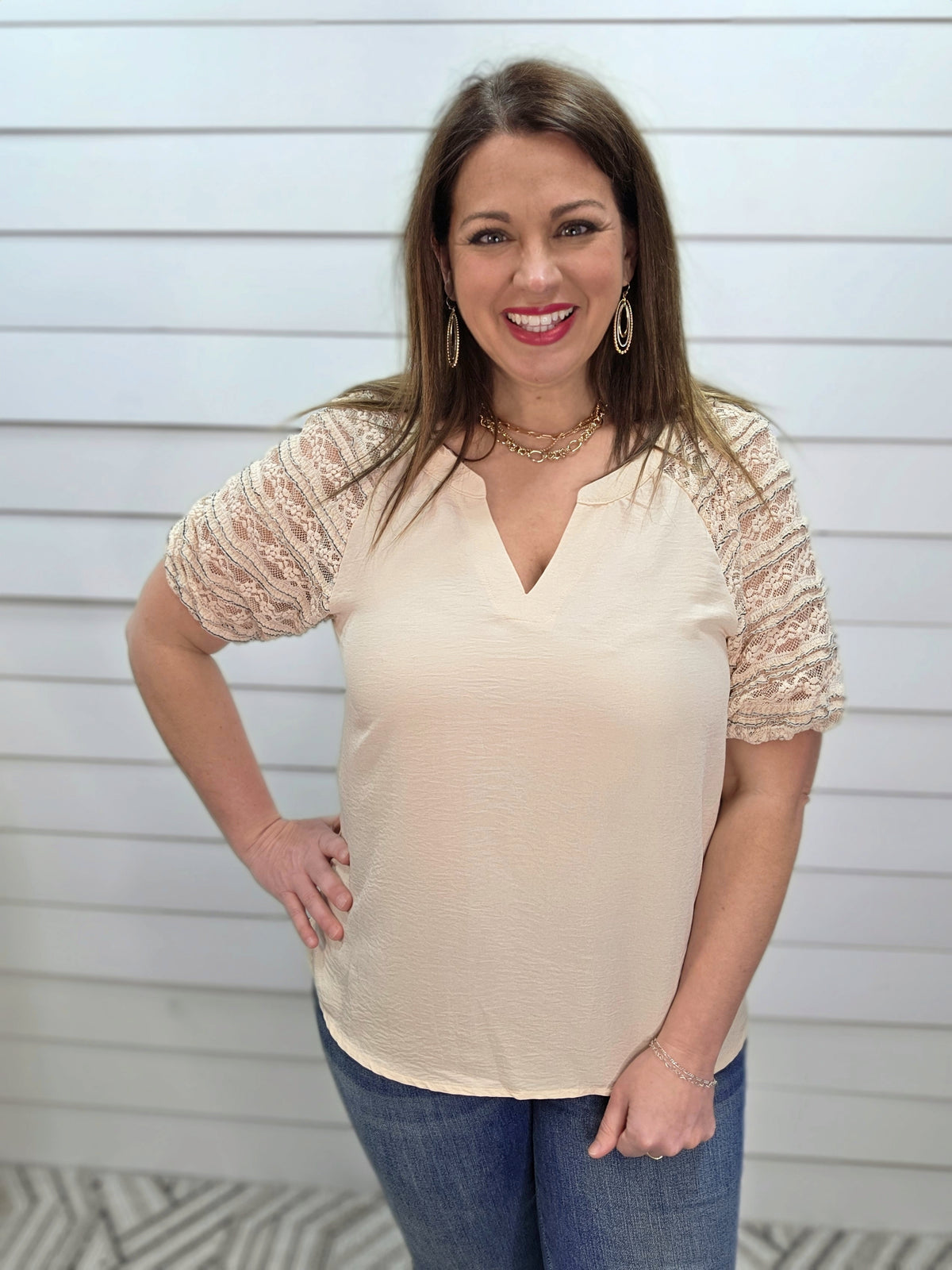 TAUPE WOVEN TOP W/ LACE TRIM SLEEVES