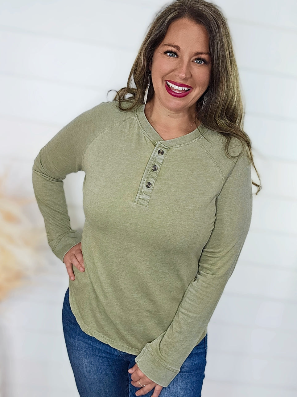 MINERAL WASH OLIVE BUTTON NECK TOP