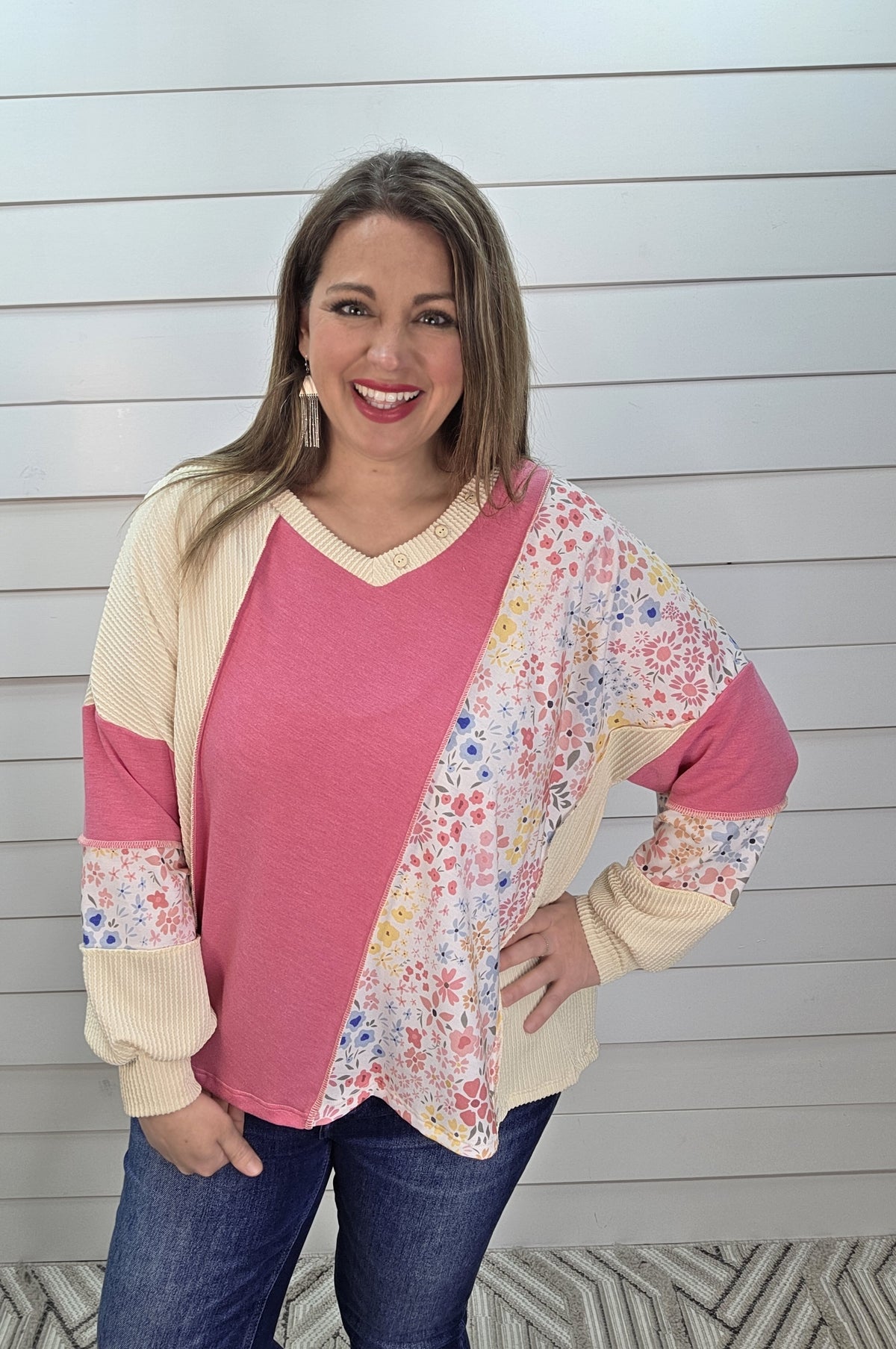 OATMEAL/PINK FLORAL COLORBLOCK BUTTON TRIM TOP