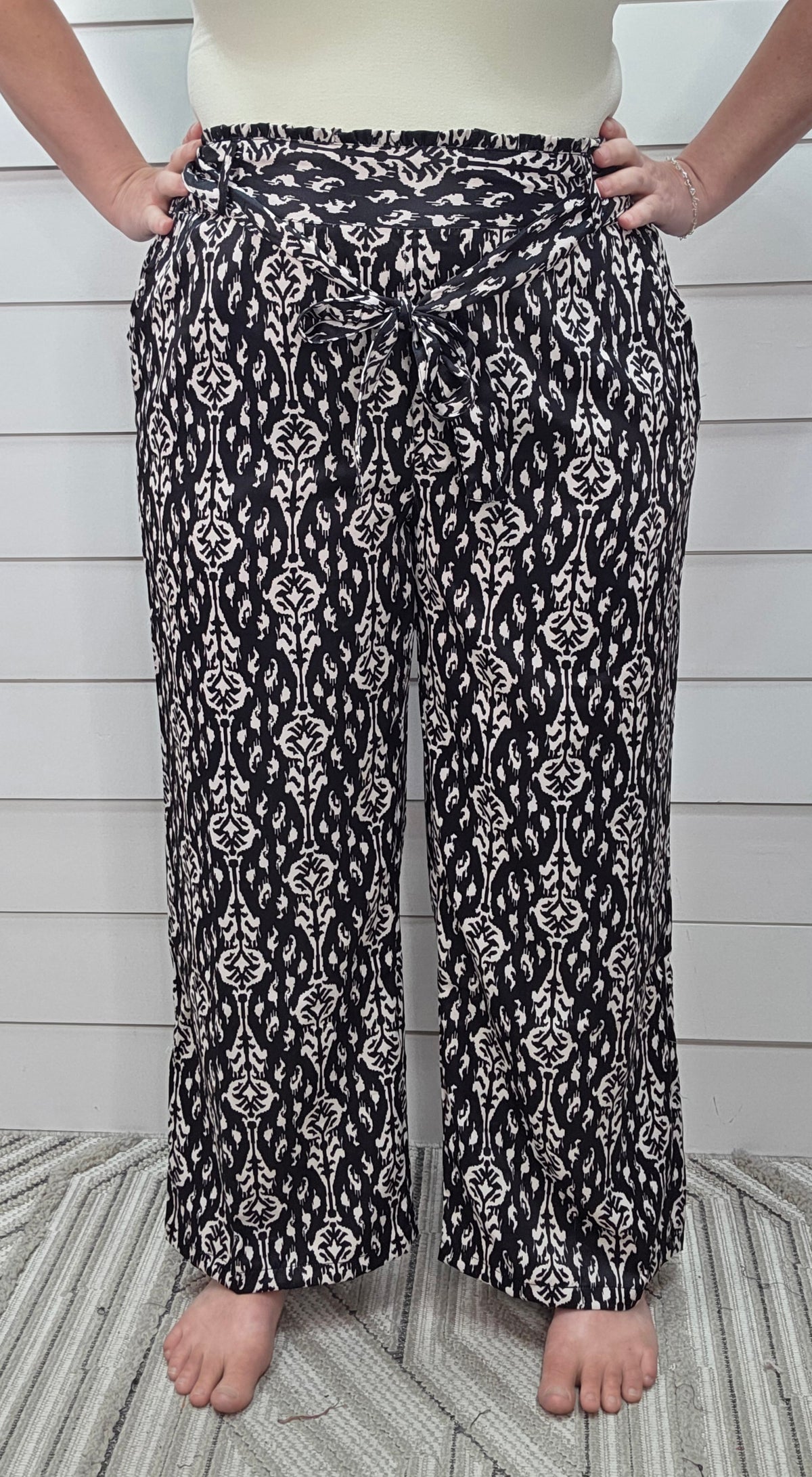 BLACK/BEIGE PRINTED ELASTIC WASIT TIE WIDE PANTS