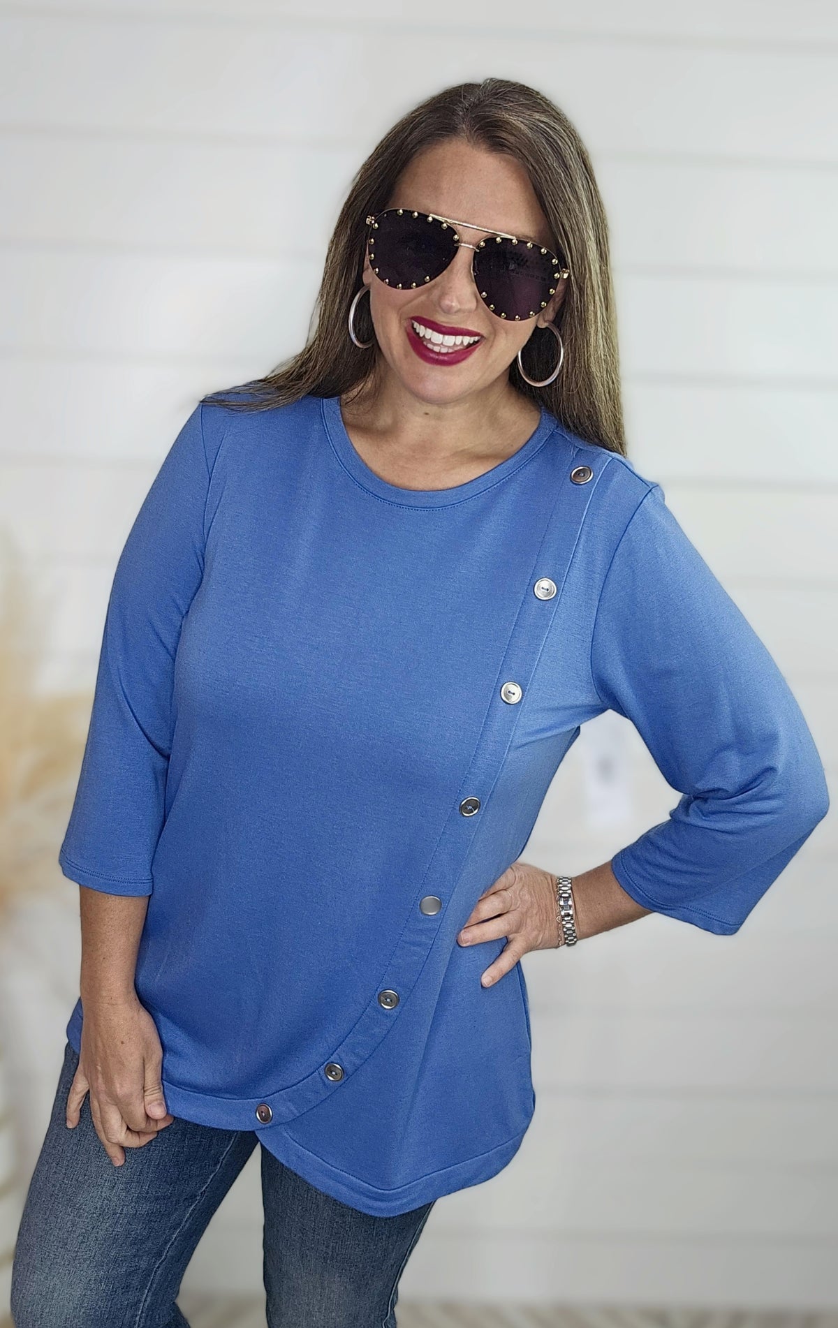 BLUE BUTTON CREW NECK 3/4 SLEEVE TOP