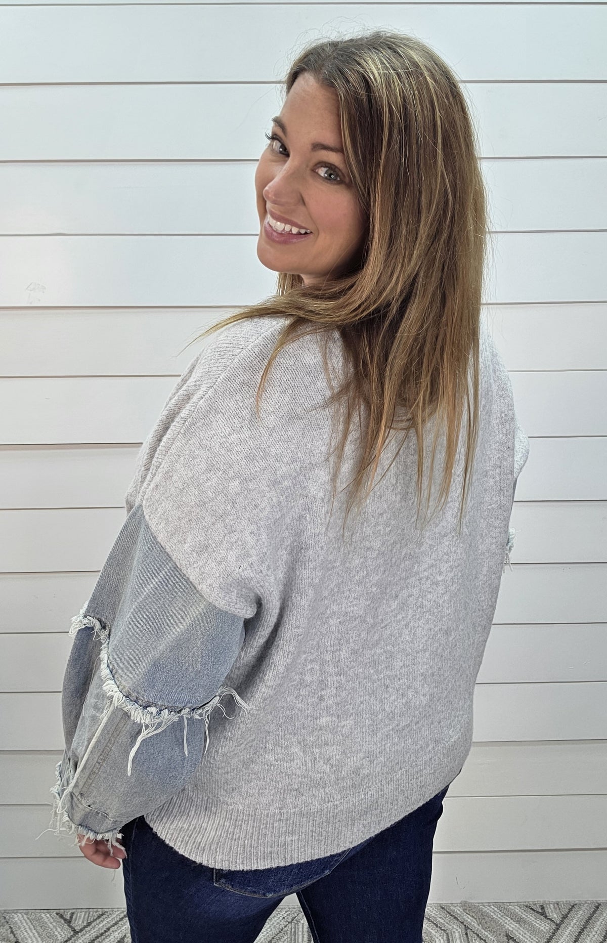 LIGHT GREY V NECK BUTTON CARDIGAN W. DENIM SLEEVES