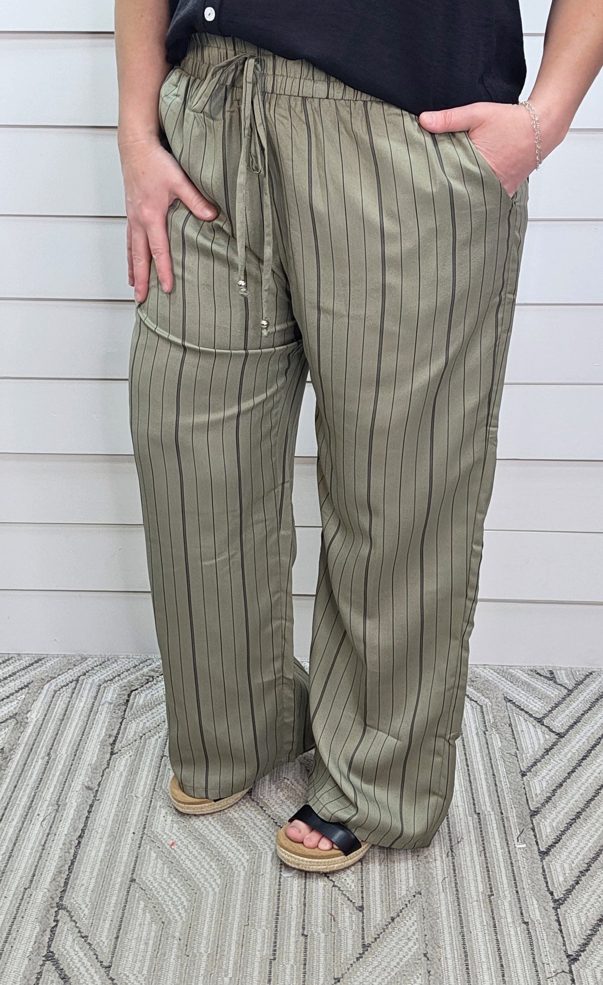 OLIVE PINSTRIPED ELASTIC WAIST PANT
