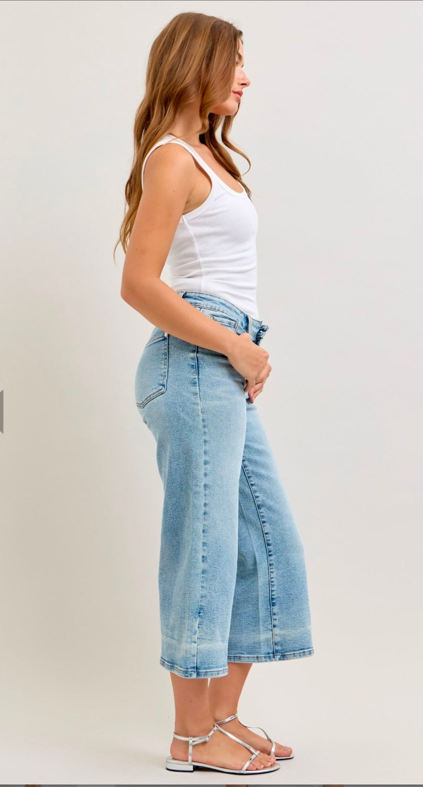 JUDY BLUE MID RISE WIDE LEG CROP
