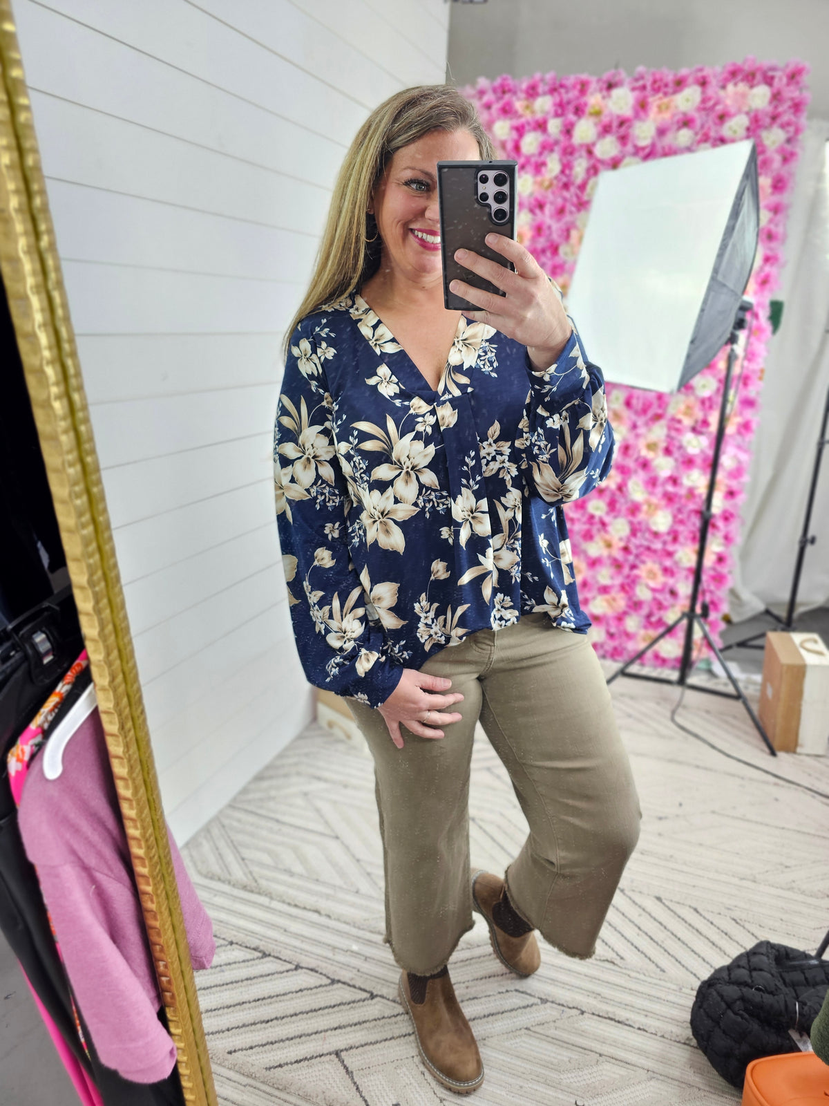 NAVY/TAUPE V NECK LONG SLEEVE KNIT TOP