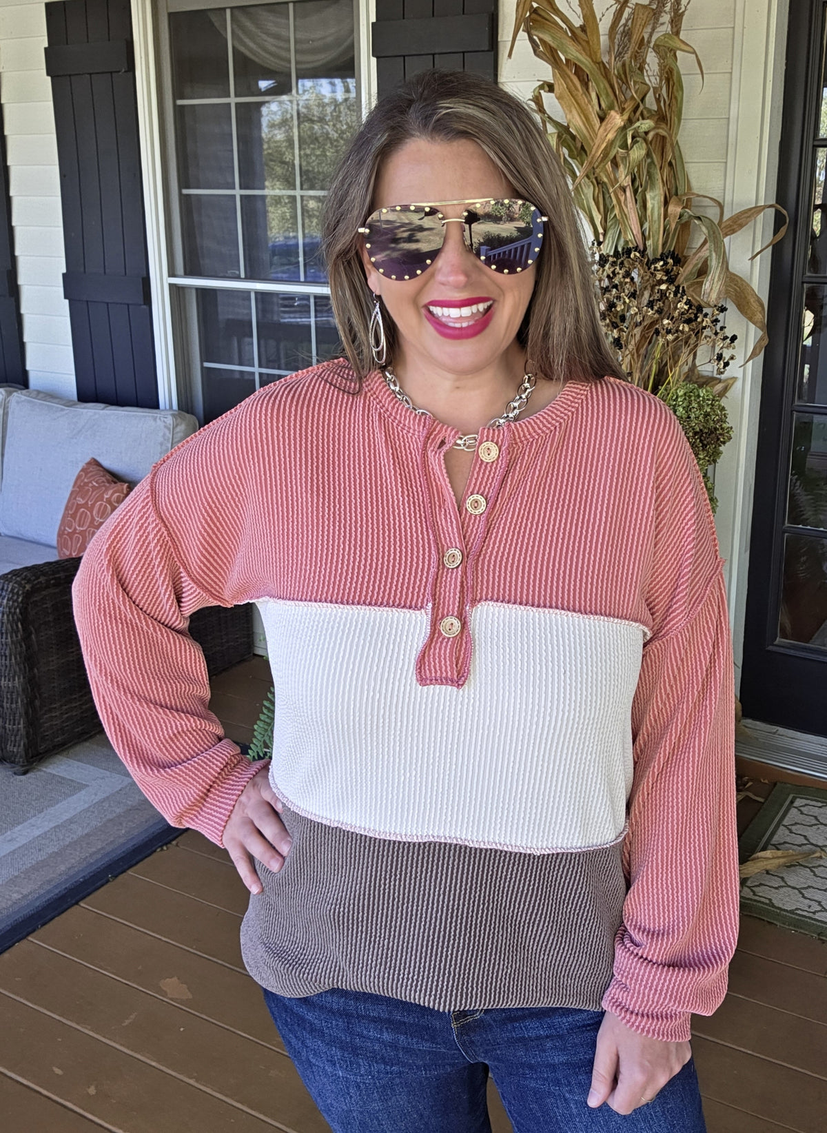 ROSE MAUVE/CREM/CHOCOALTE RAISED RIBBED COLORBLOCK HENLEY KNIT TOP