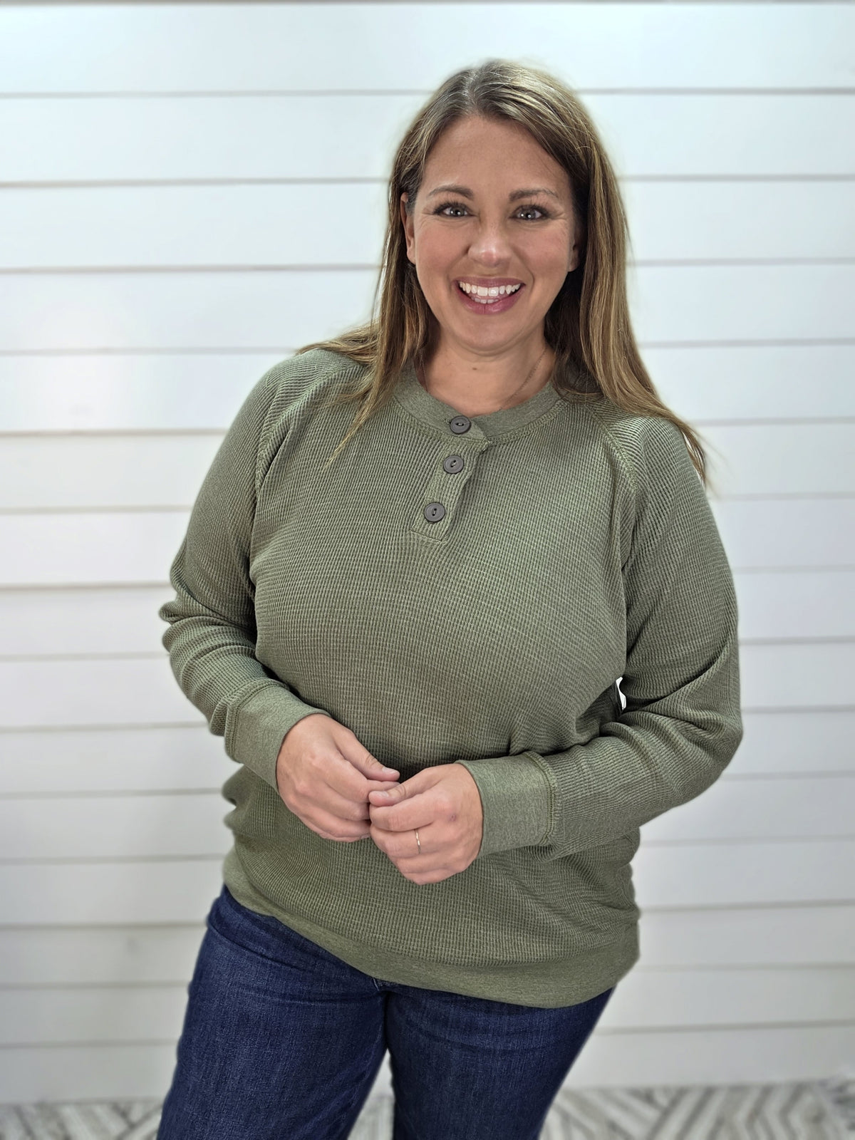 OLIVE WAFFLE TEXTURED BUTTON HENLEY KNIT TOP
