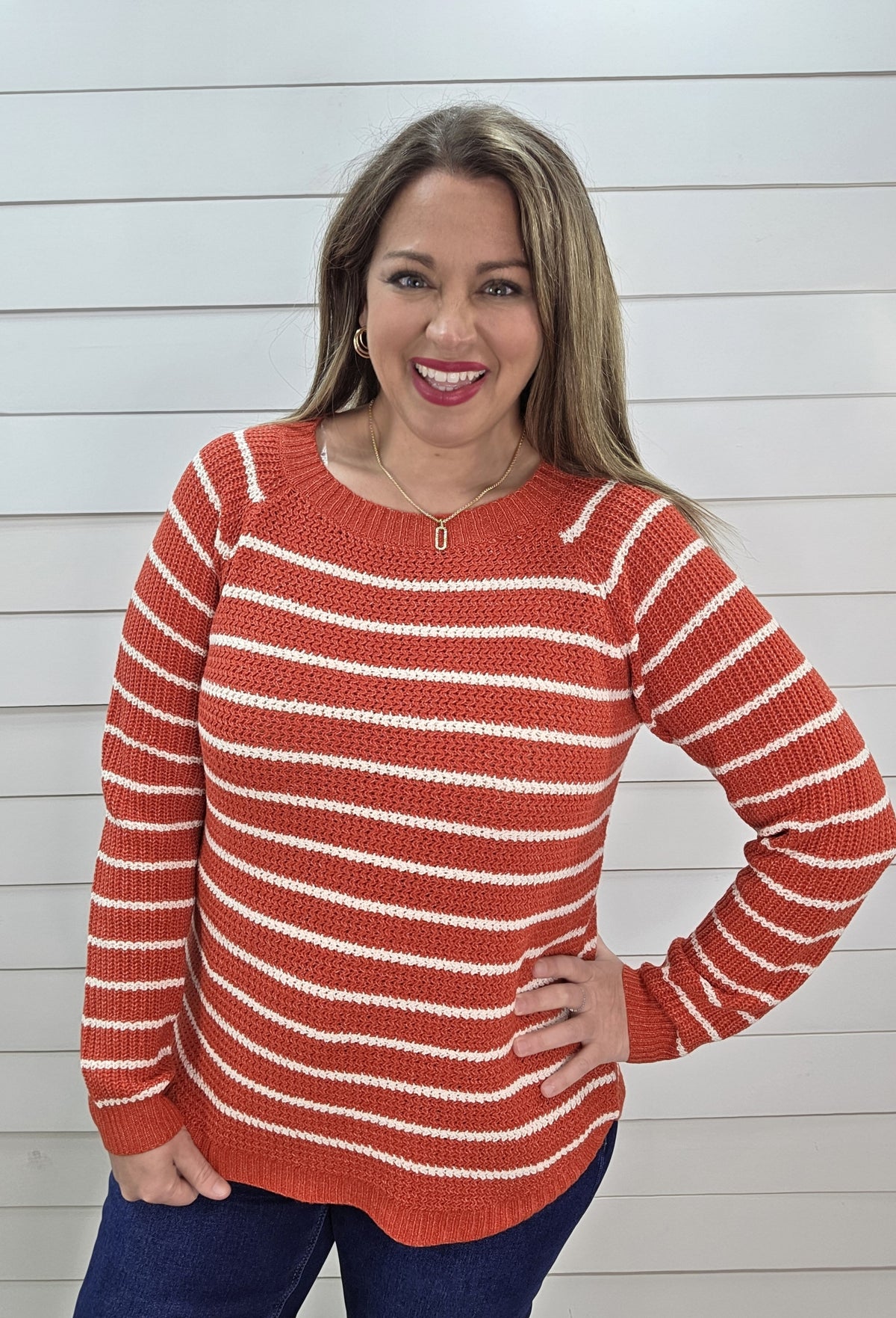 RED/WHITE STRIPED WAFFLE TEXTURE CUVED HEM SWEATER