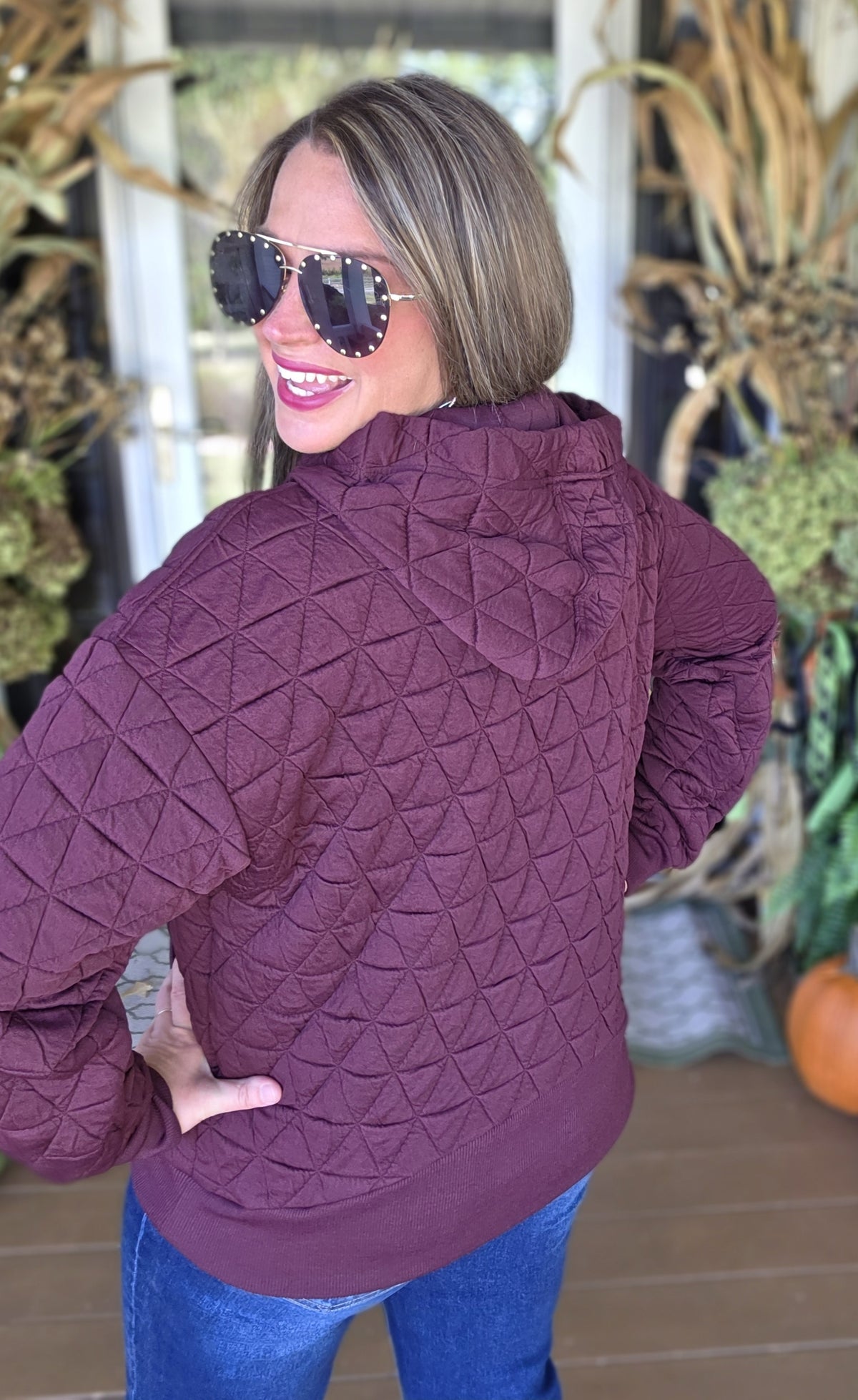 WINE QUILTED HOODED PULLOVER