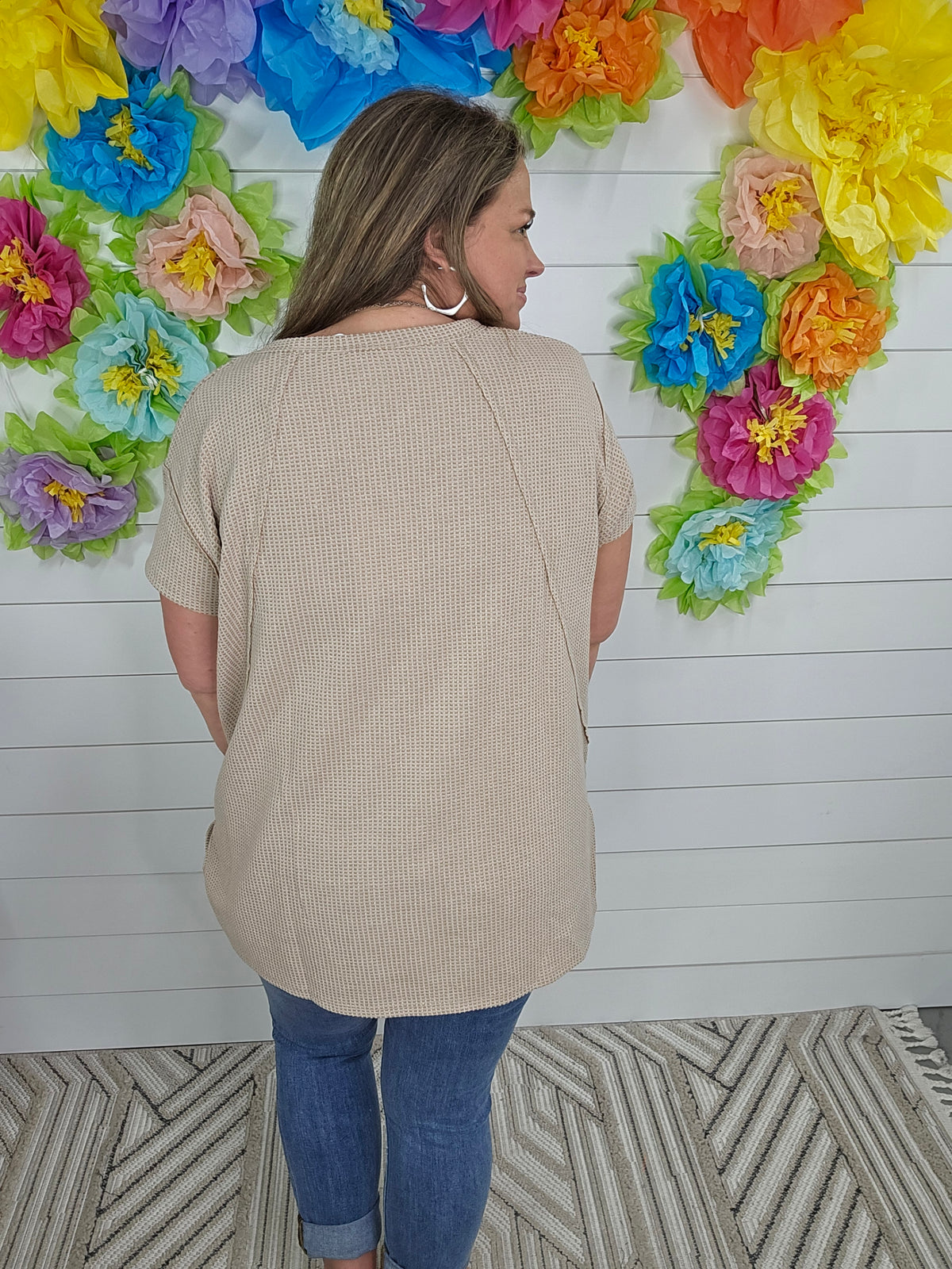 MOCHA WAFFLE TEXTURED V NECK TOP