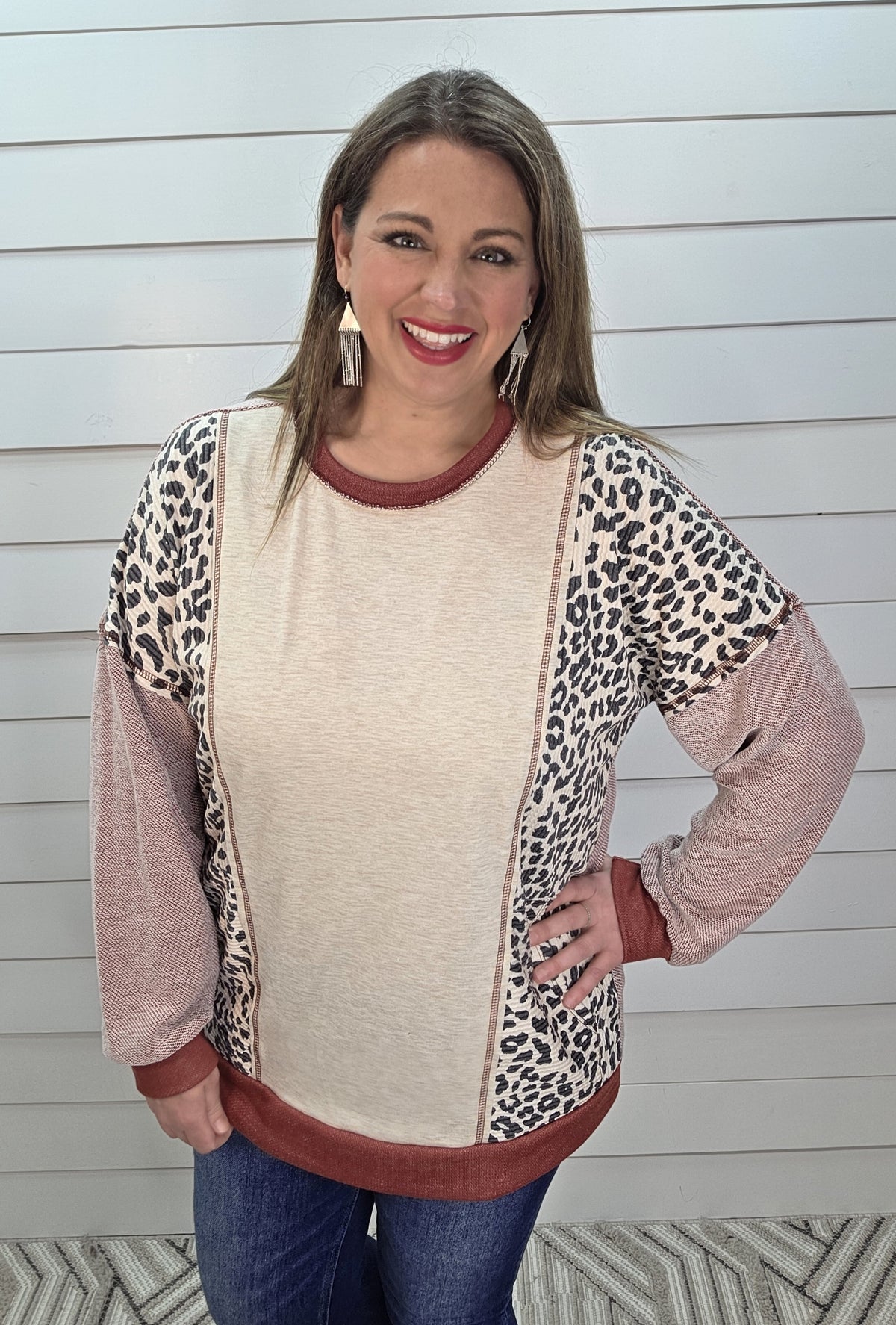 BURGUNDY LEOPARD CONTRAST KNIT TOP W SIDE POCKETS