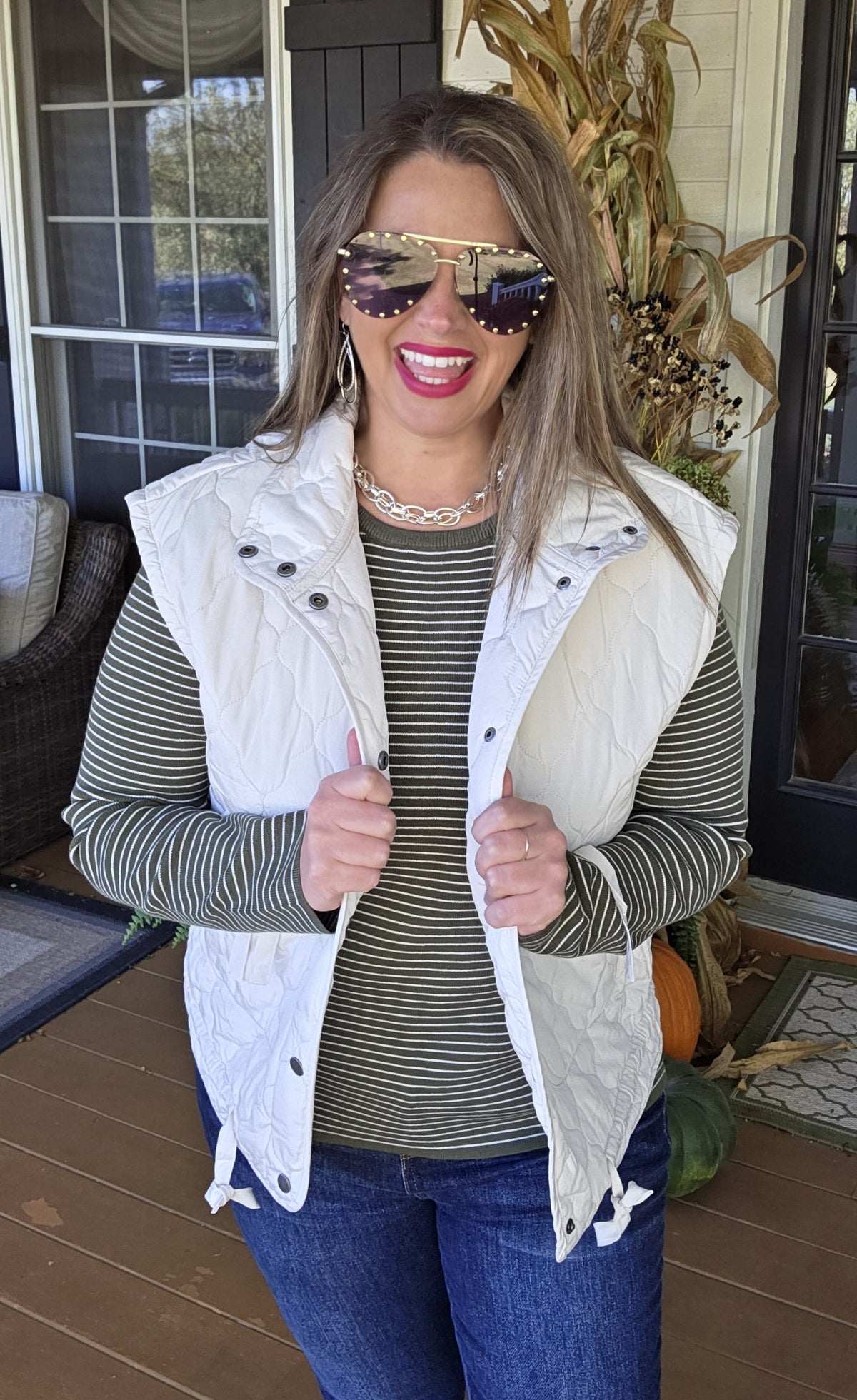 CHAMPAGNE QUILTED SNAP DOWN TIE POCKET VEST