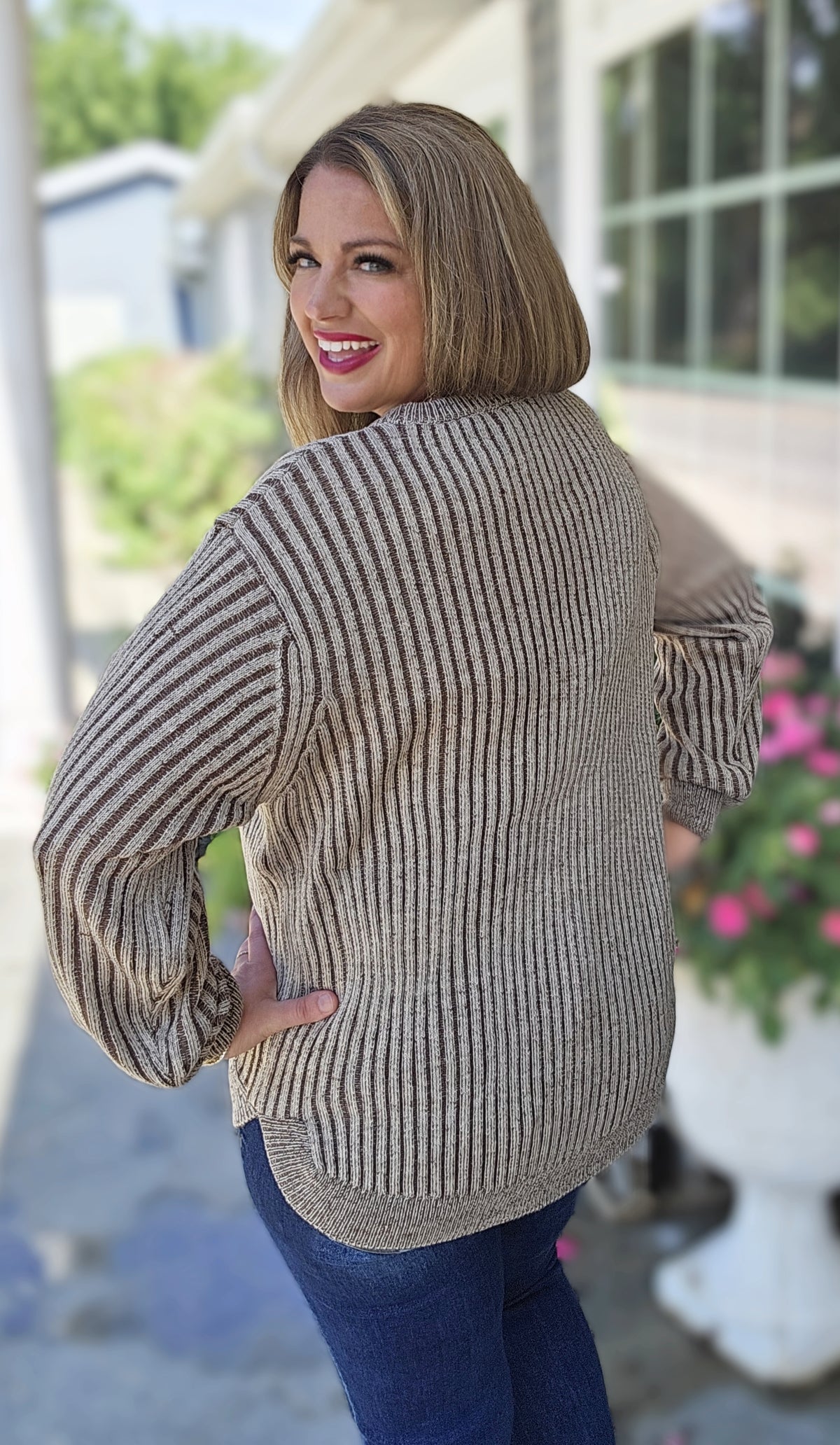 BROWN TWO TONE CURVED HEM SWEATER