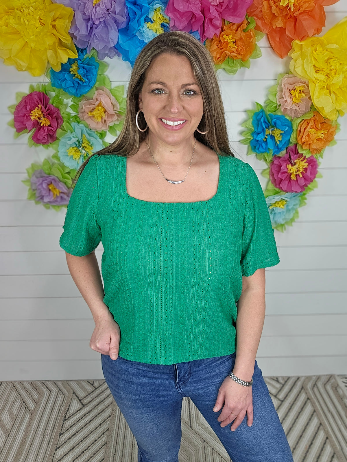 KELLY GREEN CUTOUT DETAIL SHORT SLEEVE TOP