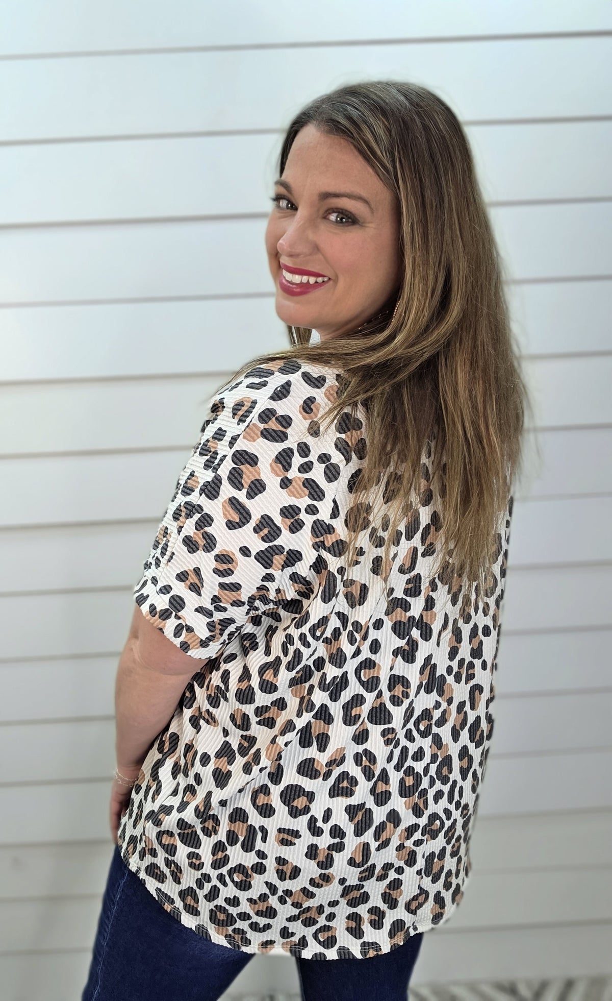 OFFWHITE/TAUPE RAISED RIBBED LEOPARD SHORT SLEEVE TOP