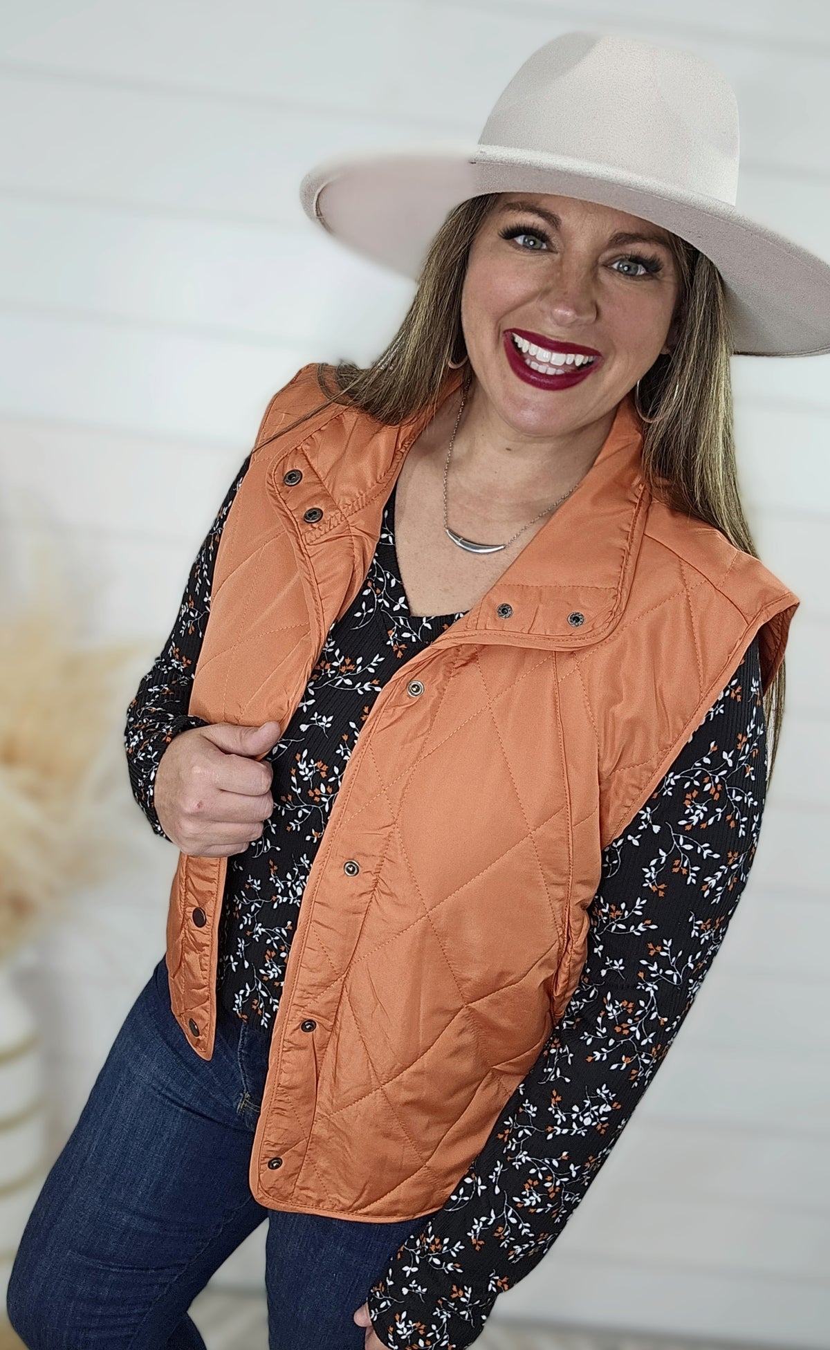 BLACK RIBBED TEXTURED RUST FLORAL V NECK TOP