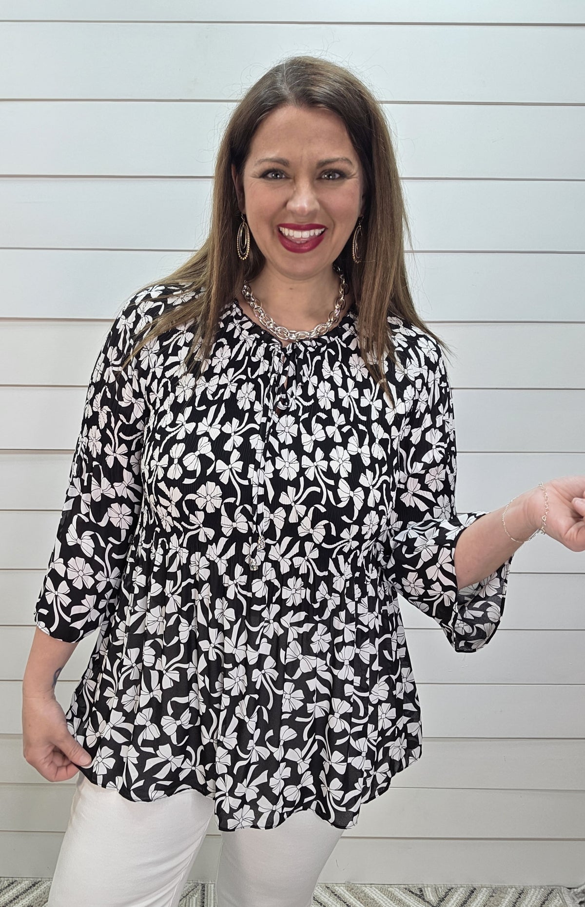 BLACK/WHITE LOOSE SMOCK BOW PRINT FLOWY TOP