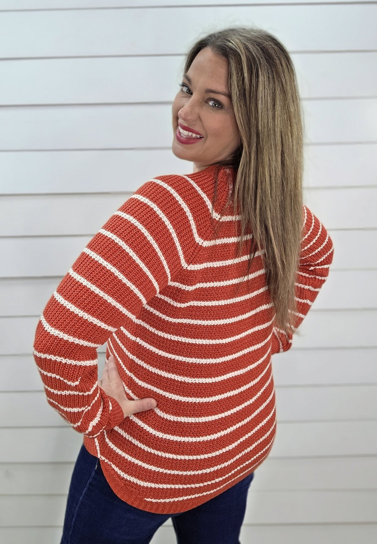 RED/WHITE STRIPED WAFFLE TEXTURE CUVED HEM SWEATER